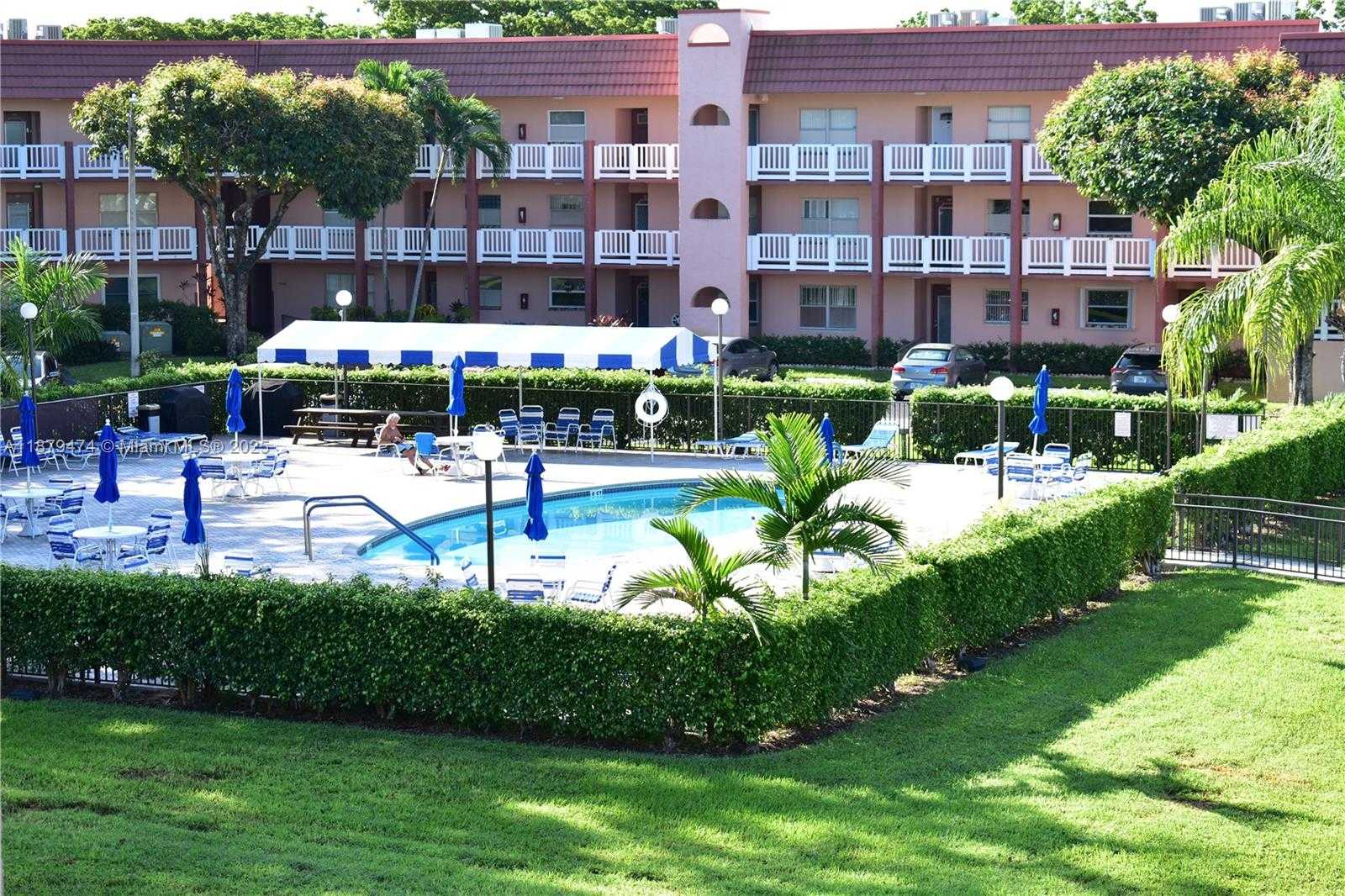 Small Image of 9641 SUNRISE LAKES BLVD #306, Sunrise Number 4