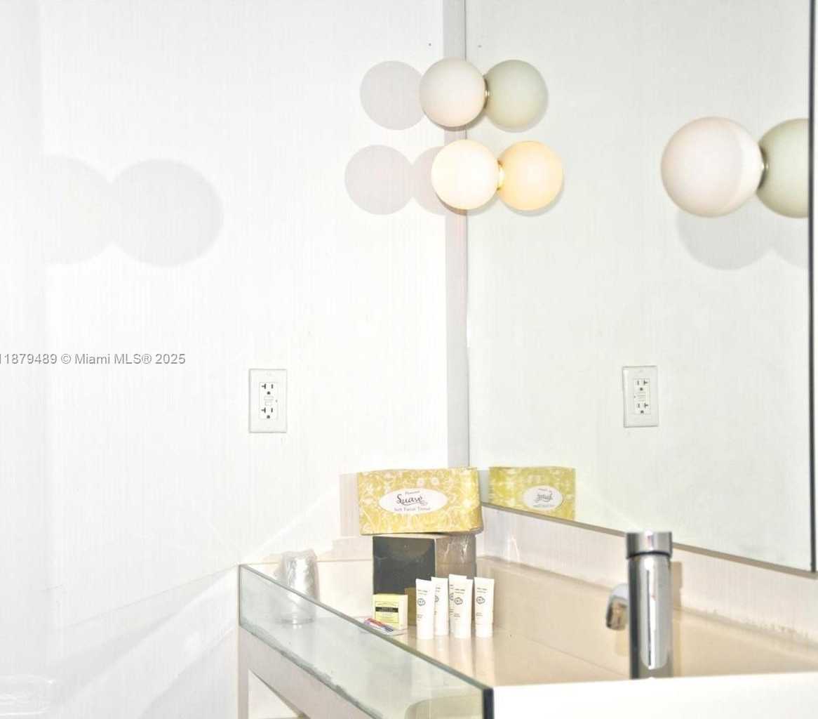 Small Image of 1100 WEST AVE #1510, Miami Beach Number 9