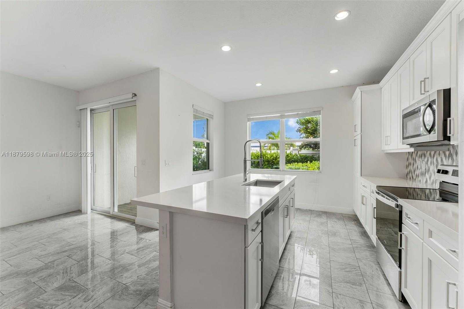 Small Image of 552 PARSONS WAY, Deerfield Beach Number 12