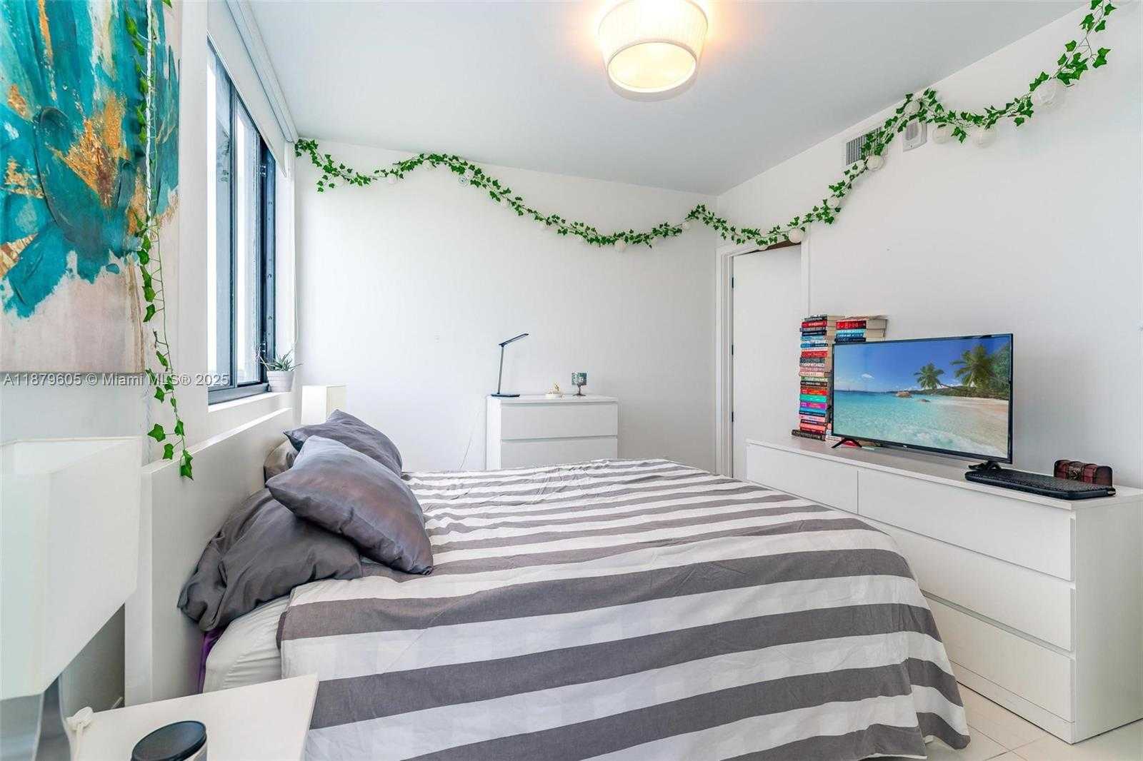 Small Image of 5300 PASEO BLVD #1714, Doral Number 9