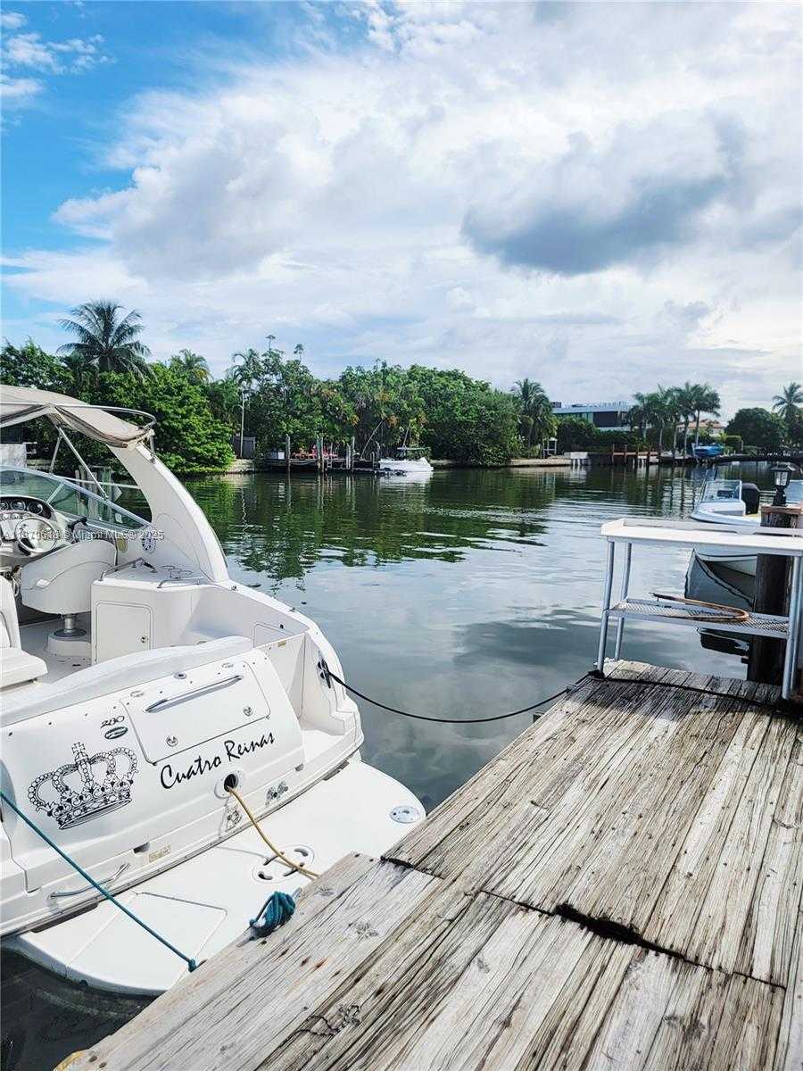 Small Image of 2033 CALAIS DR #5, Miami Beach Number 2