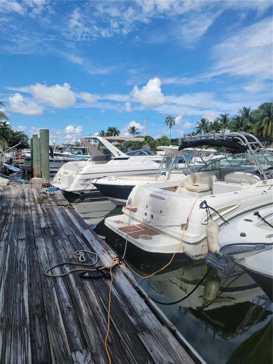 Small Image of 2033 CALAIS DR #5, Miami Beach Number 4