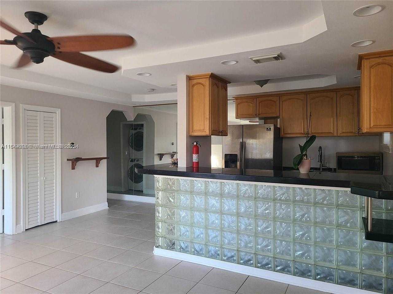 Small Image of 2033 CALAIS DR #5, Miami Beach Number 6