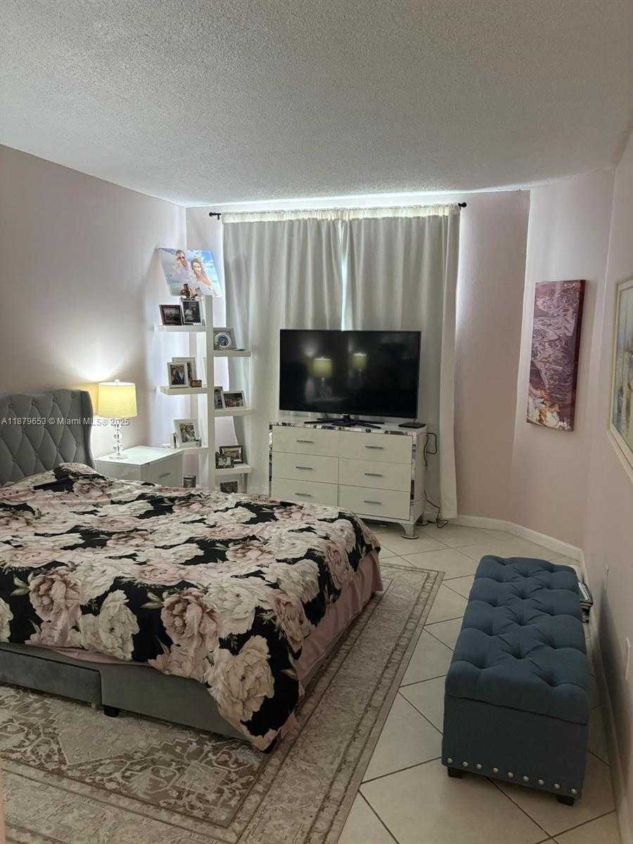 Small Image of 1965 SOUTH OCEAN DR #7D, Hallandale Beach Number 3