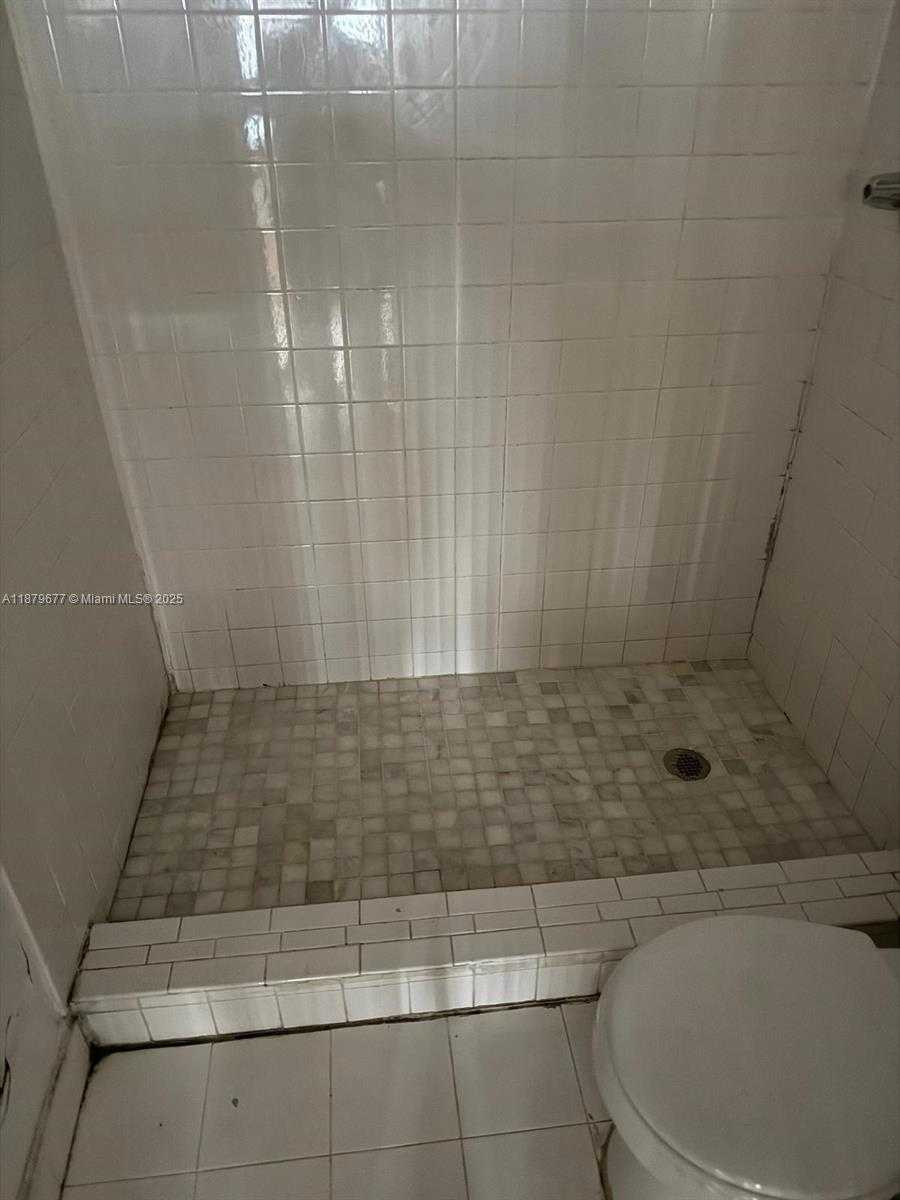 Small Image of 17901 NORTH WEST 68TH AVE #R209, Hialeah Number 3
