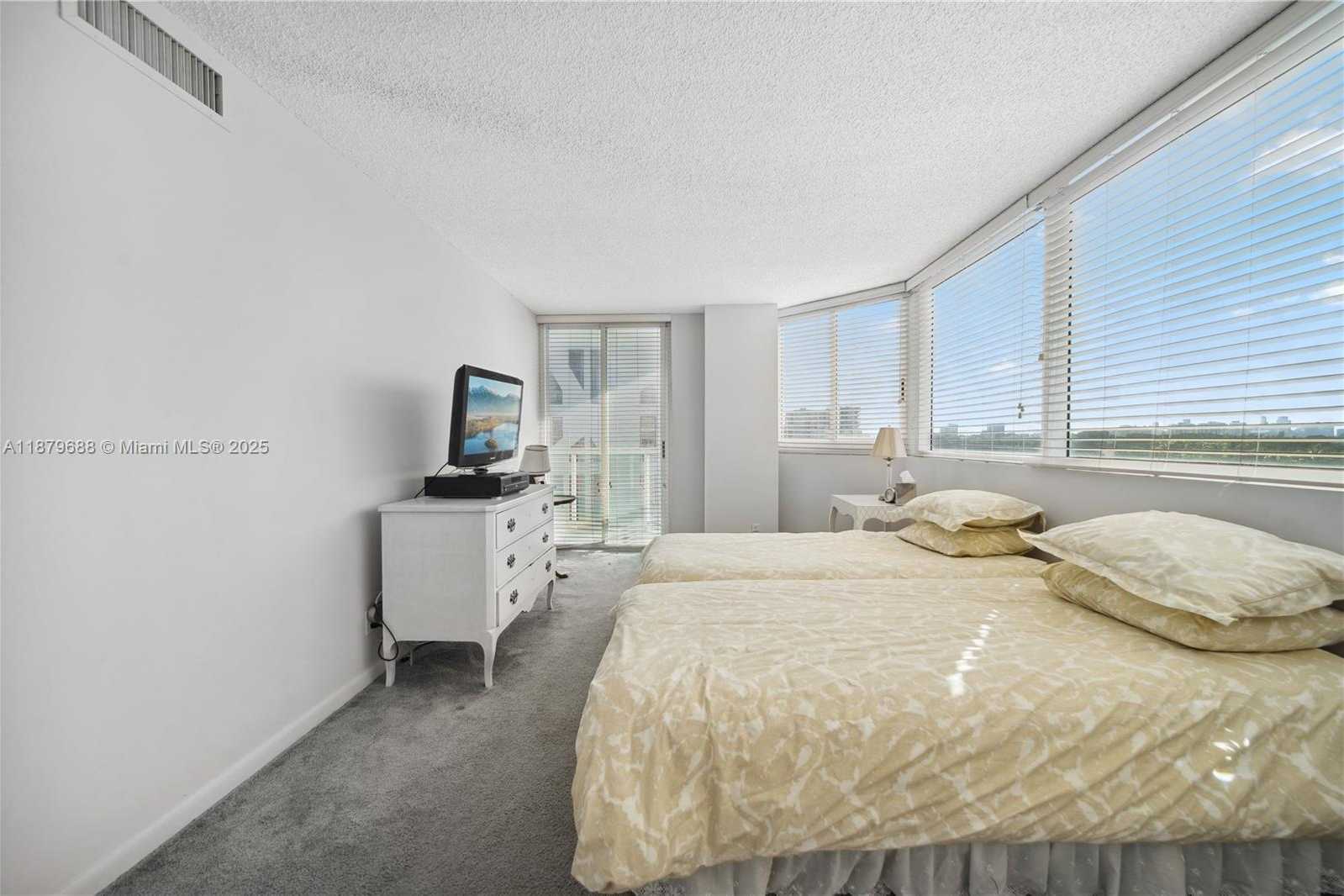 Small Image of 3411 INDIAN CREEK DR #604, Miami Beach Number 11