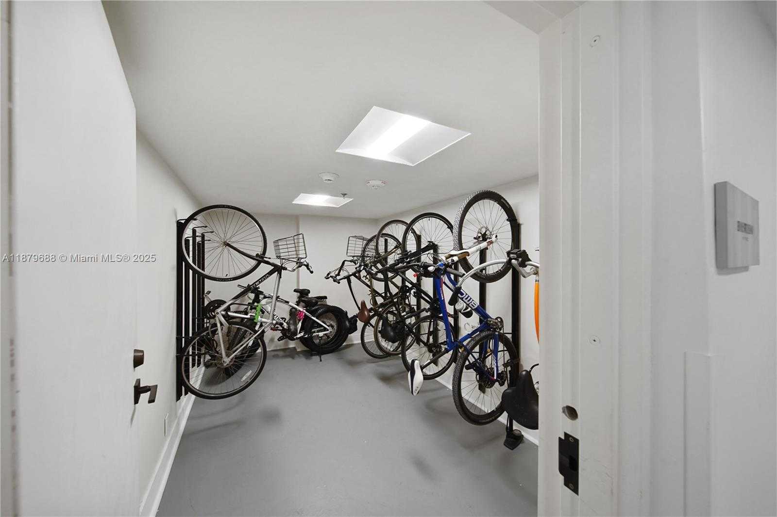 Small Image of 3411 INDIAN CREEK DR #604, Miami Beach Number 21