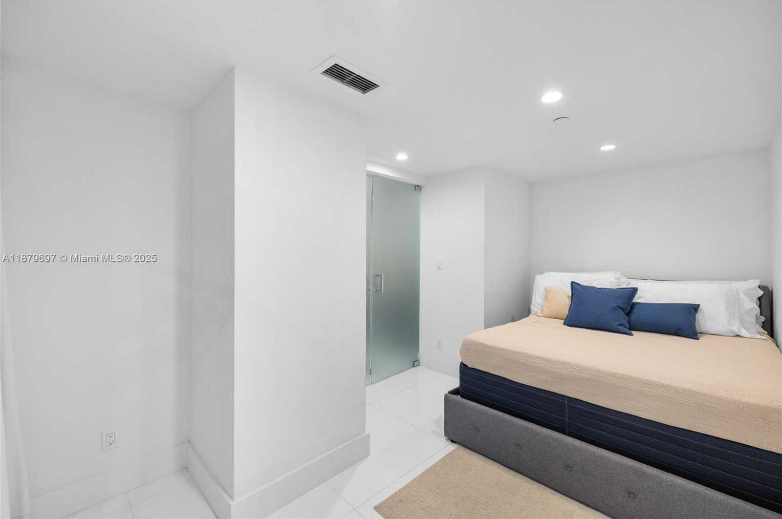Small Image of 100 LINCOLN RD #1523/1525, Miami Beach Number 24