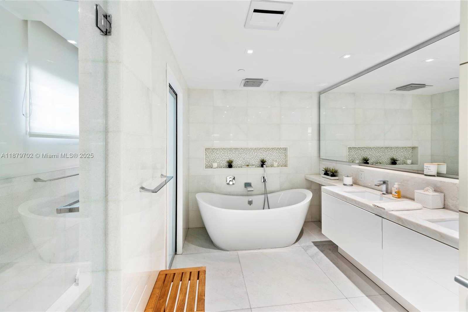 Small Image of 15512 FISHER ISLAND DR #15512, Miami Beach Number 12
