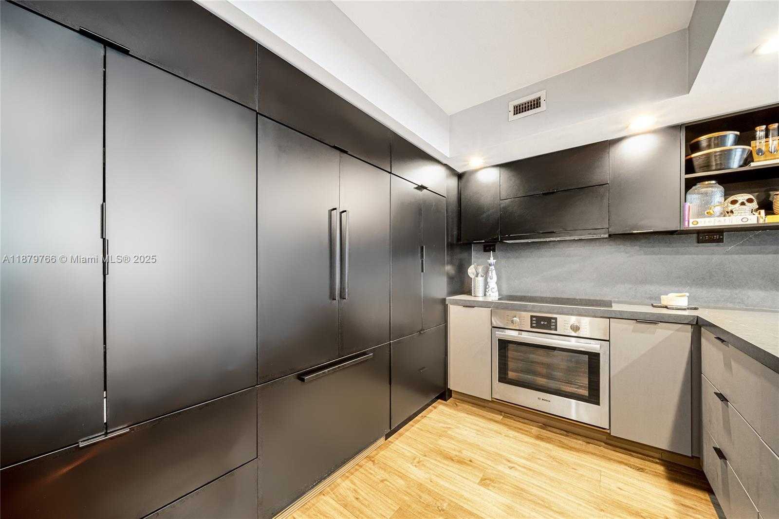 Small Image of 5600 COLLINS AVE #12E, Miami Beach Number 12