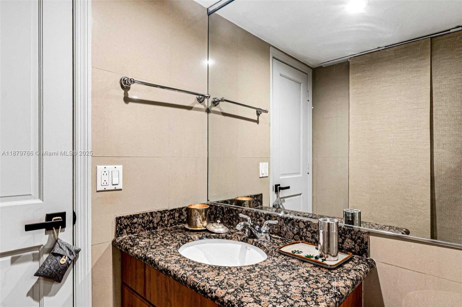 Small Image of 5600 COLLINS AVE #12E, Miami Beach Number 19