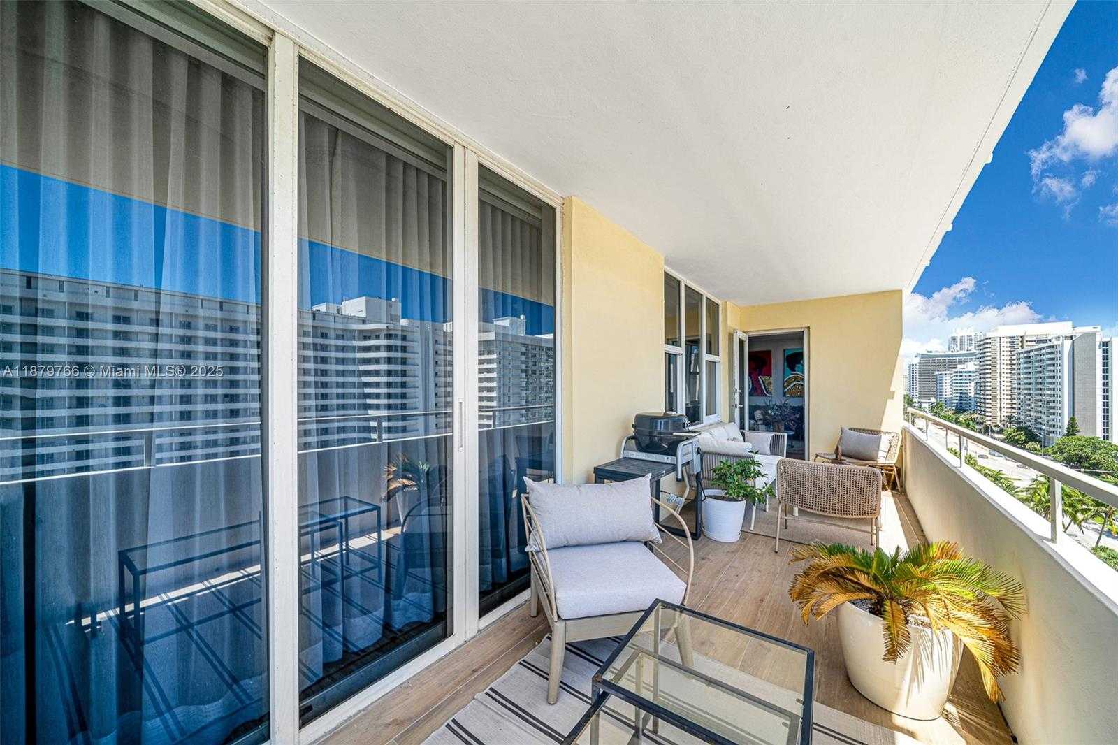 Small Image of 5600 COLLINS AVE #12E, Miami Beach Number 28