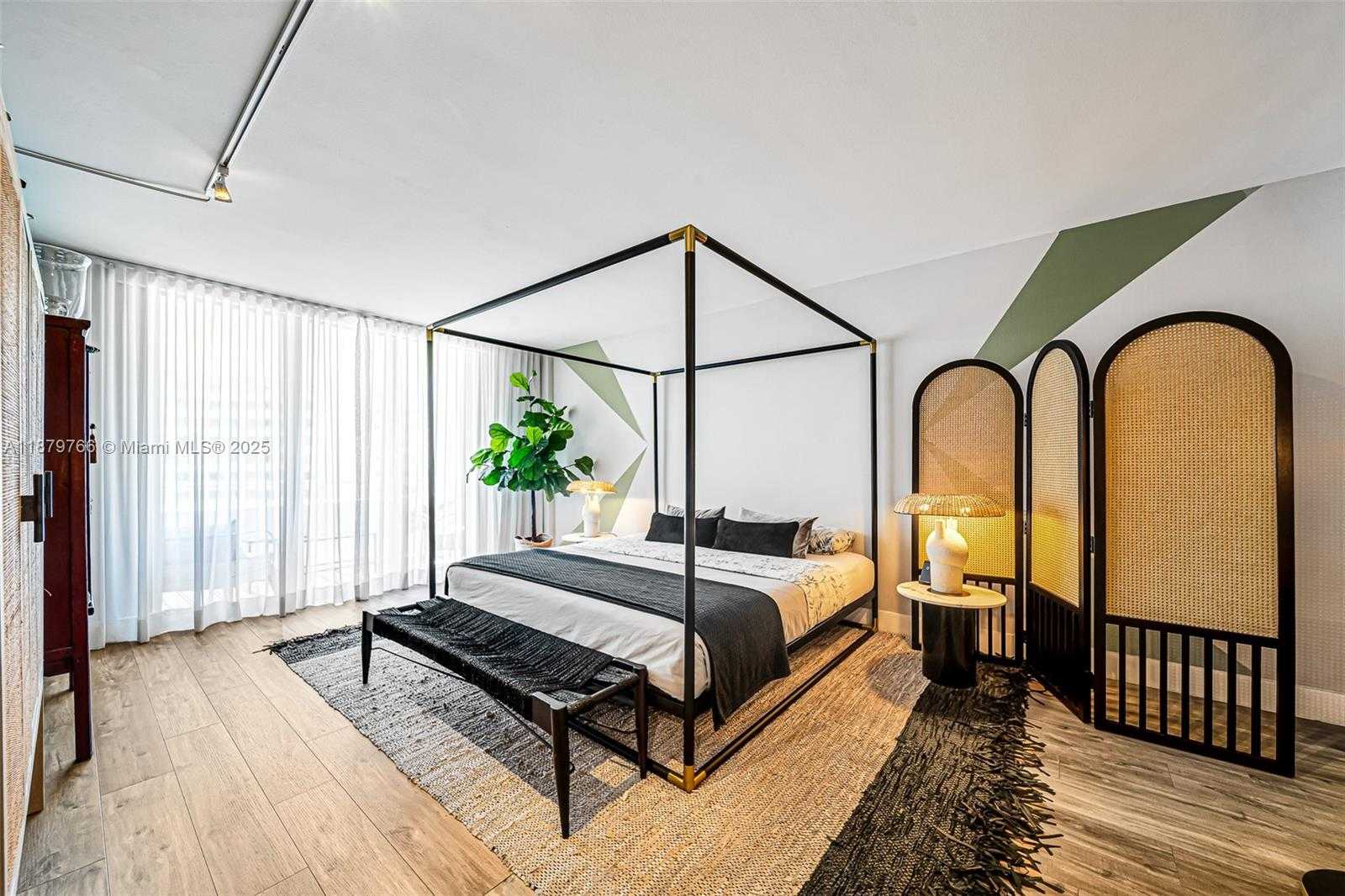 Small Image of 5600 COLLINS AVE #12E, Miami Beach Number 35