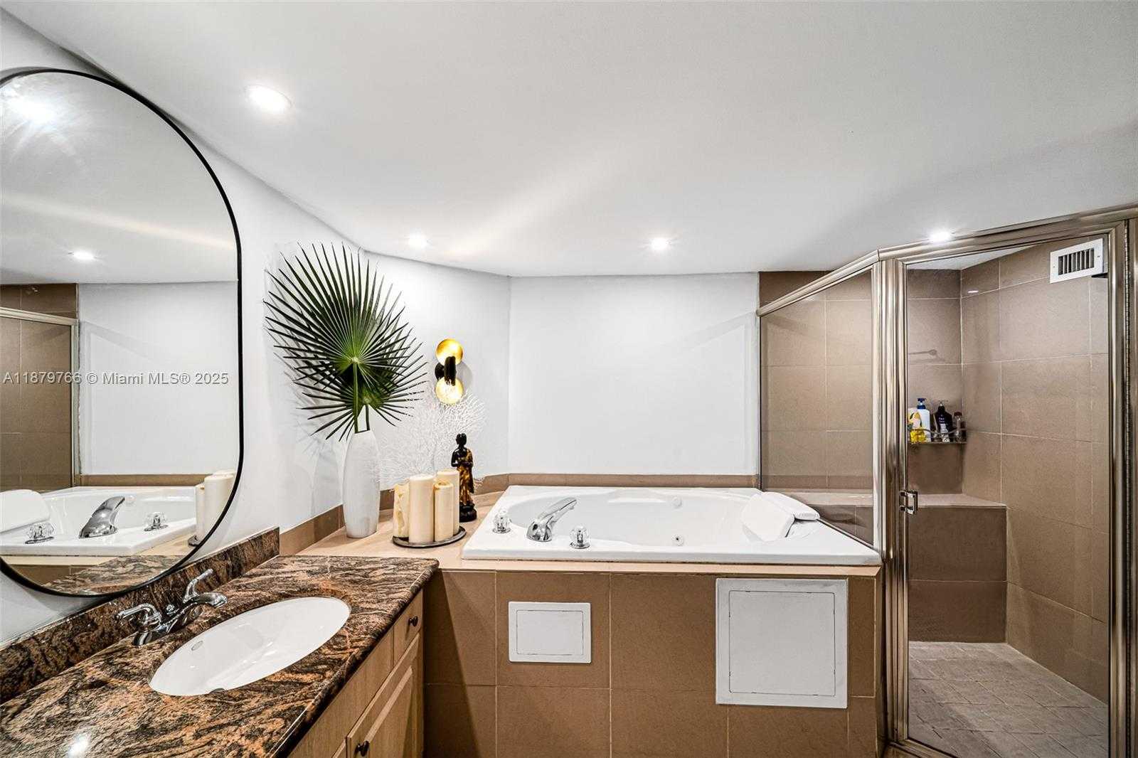 Small Image of 5600 COLLINS AVE #12E, Miami Beach Number 46