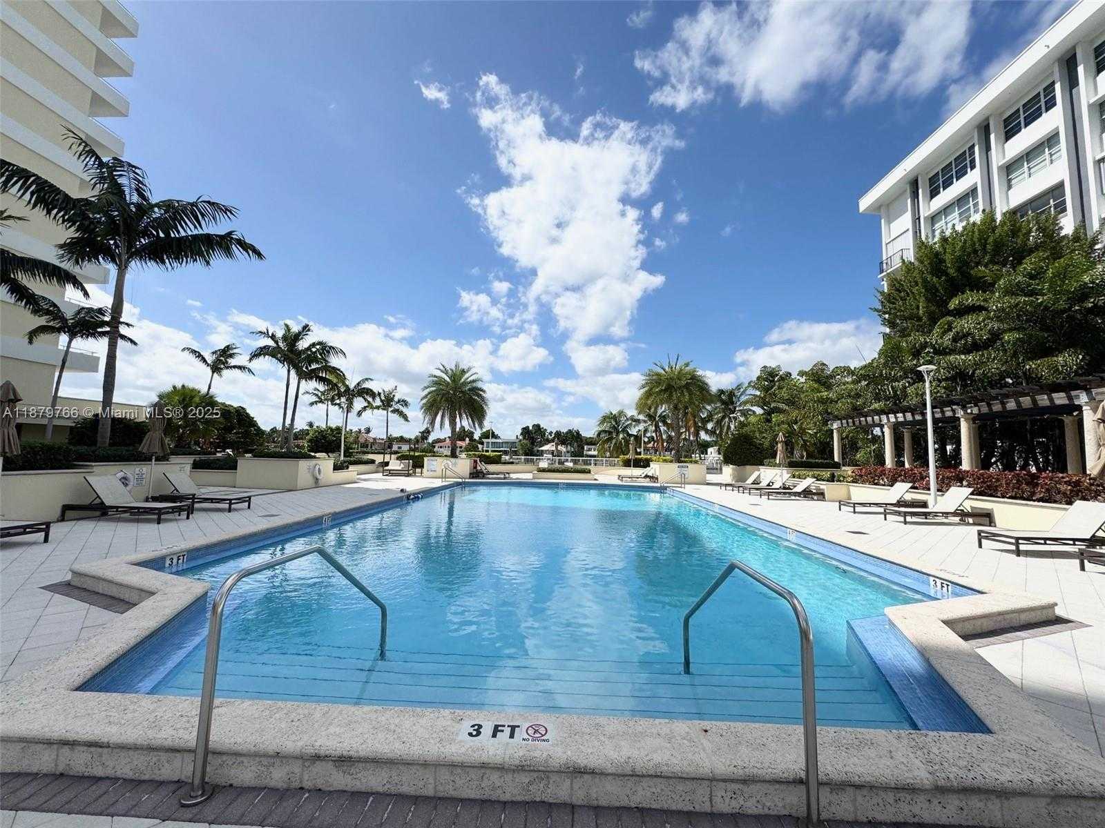 Small Image of 5600 COLLINS AVE #12E, Miami Beach Number 64