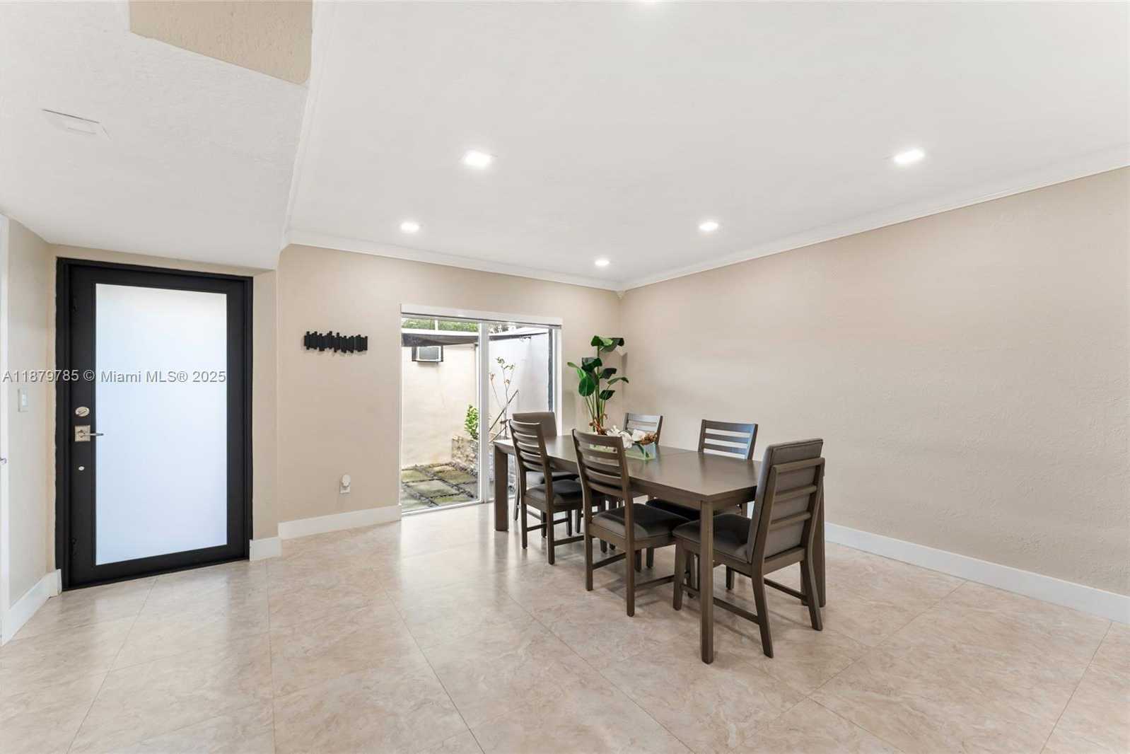 Small Image of 7380 BIG CYPRESS DR, Miami Lakes Number 6