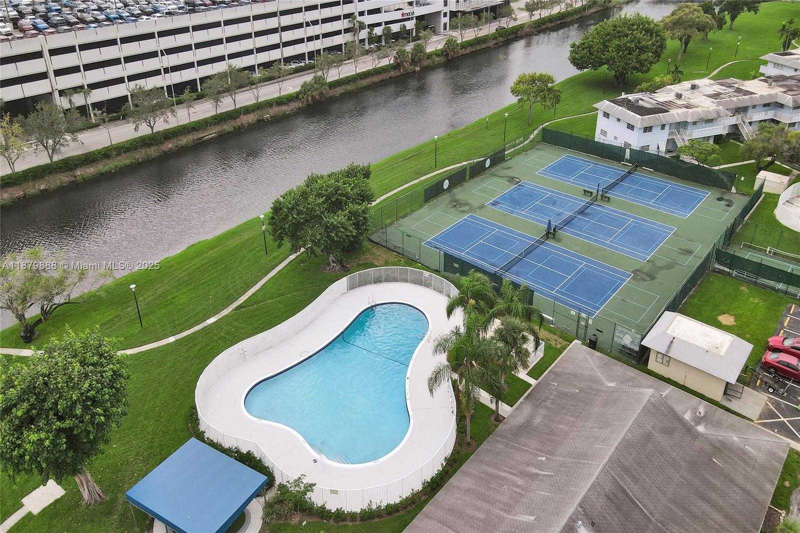 Small Image of 7610 SOUTH WEST 82ND ST #J207, Miami Number 19