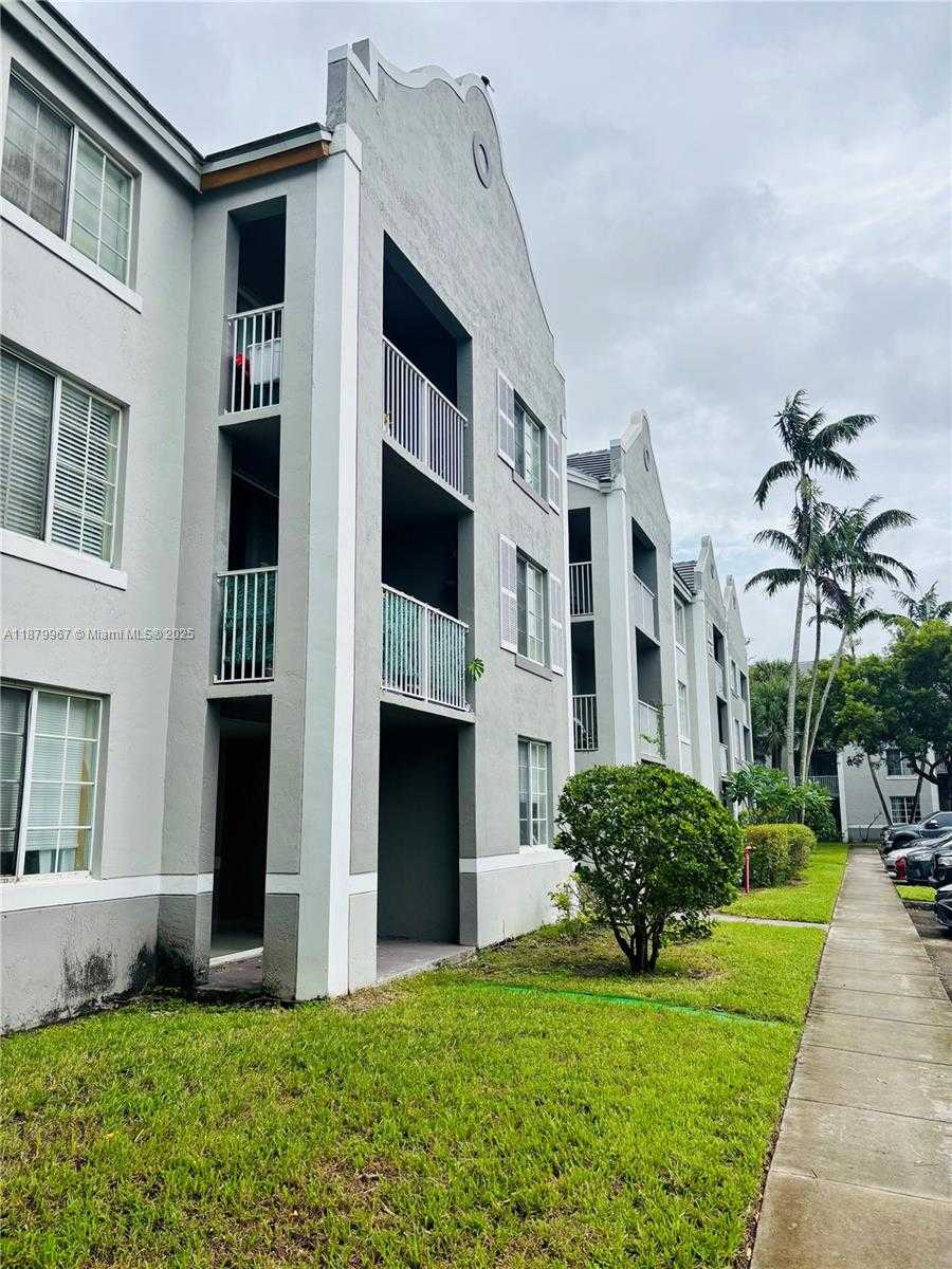 Small Image of 777 SOUTH WEST 111TH WAY #101, Pembroke Pines Number 3