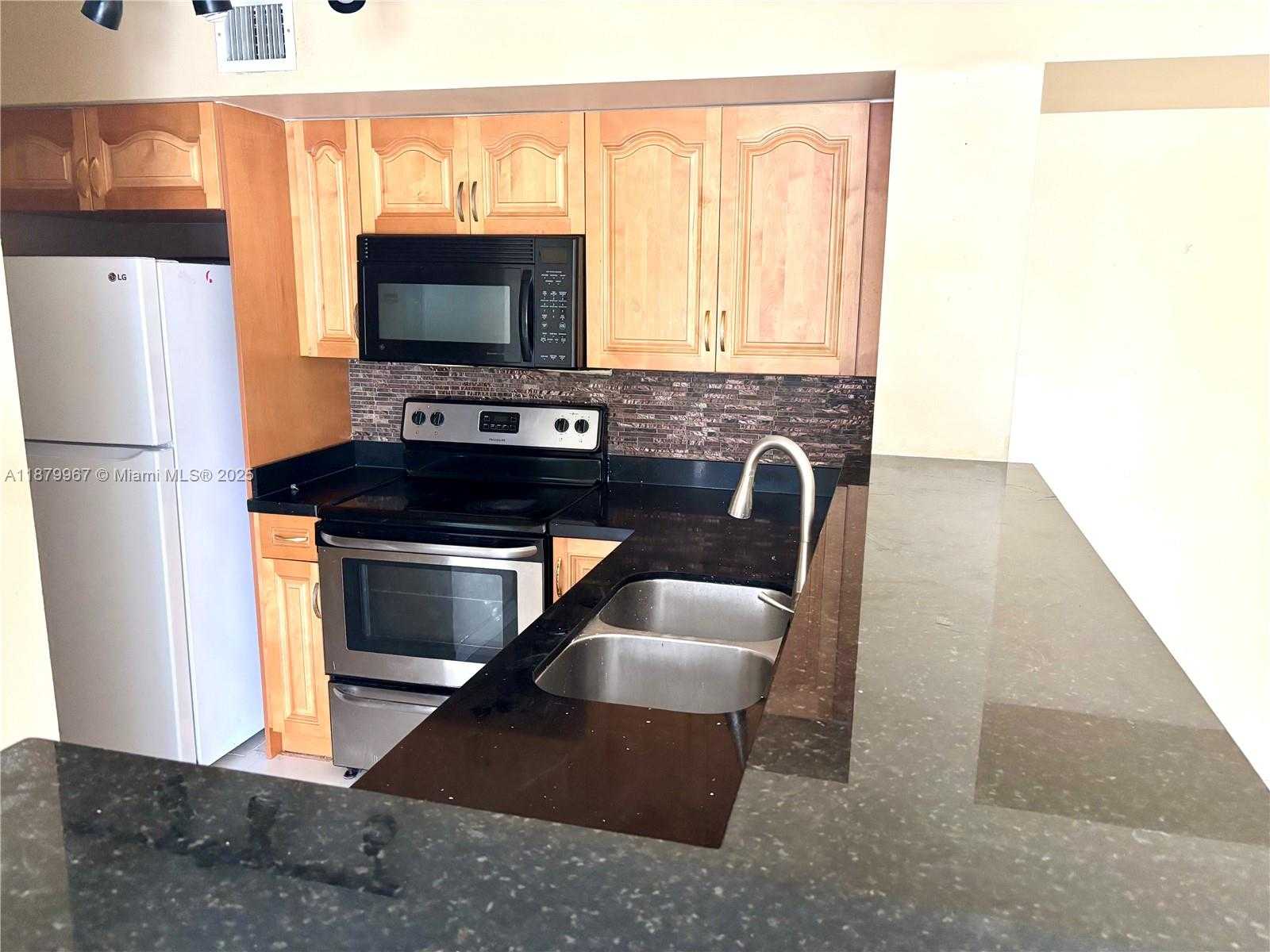 Small Image of 777 SOUTH WEST 111TH WAY #101, Pembroke Pines Number 5