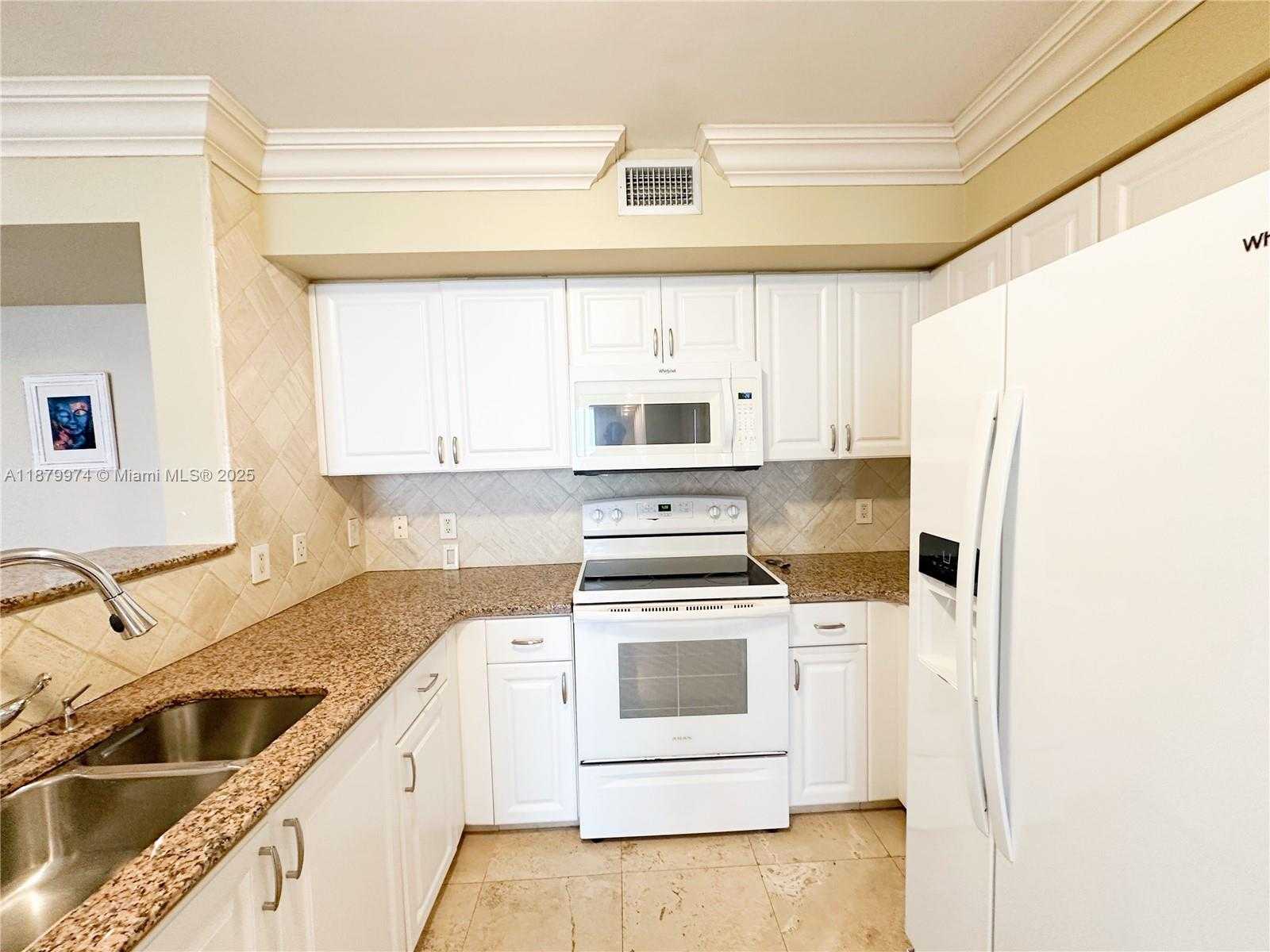 Small Image of 1155 BRICKELL BAY DR #3303, Miami Number 7
