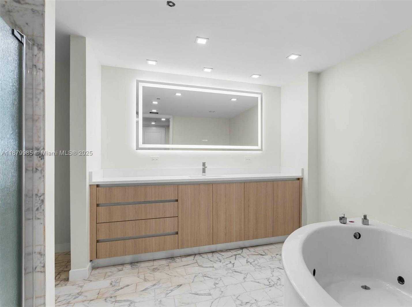 Small Image of 19500 TURNBERRY WAY #3C, Aventura Number 14