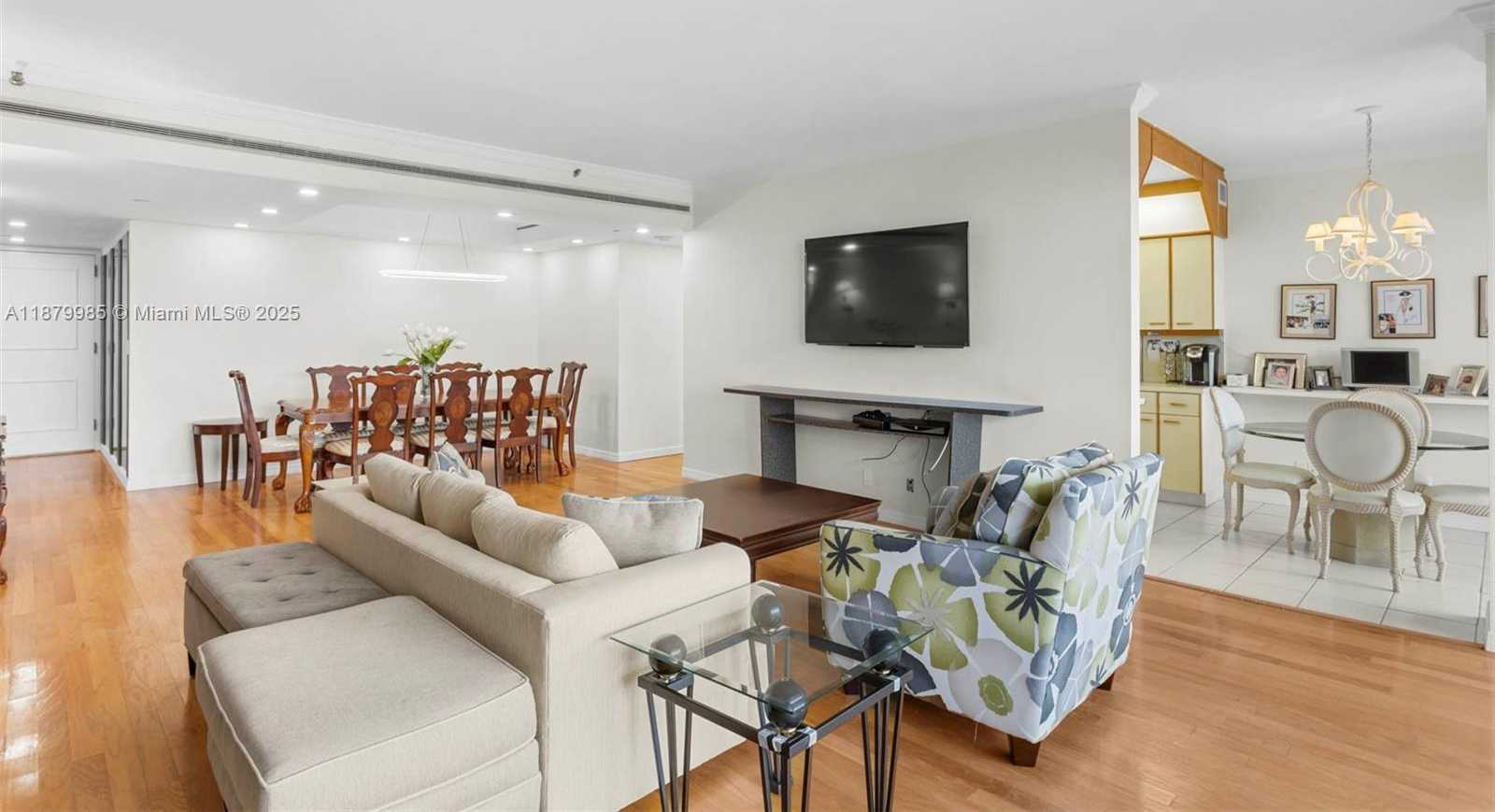 Small Image of 19500 TURNBERRY WAY #3C, Aventura Number 6