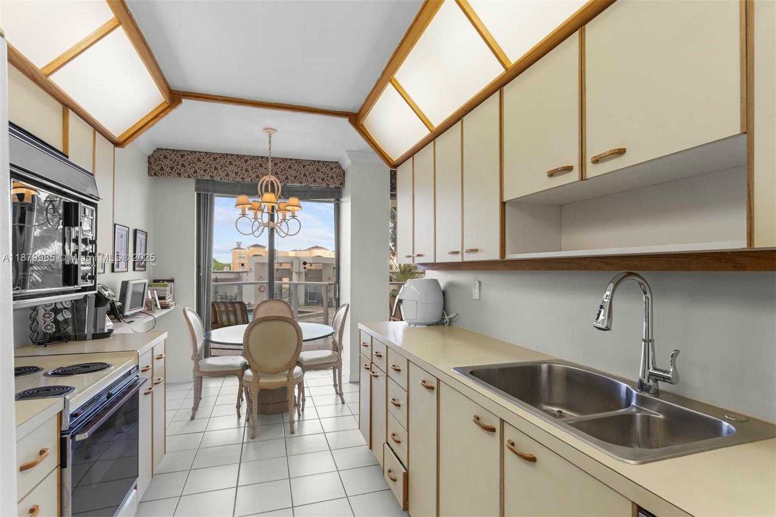 Small Image of 19500 TURNBERRY WAY #3C, Aventura Number 7