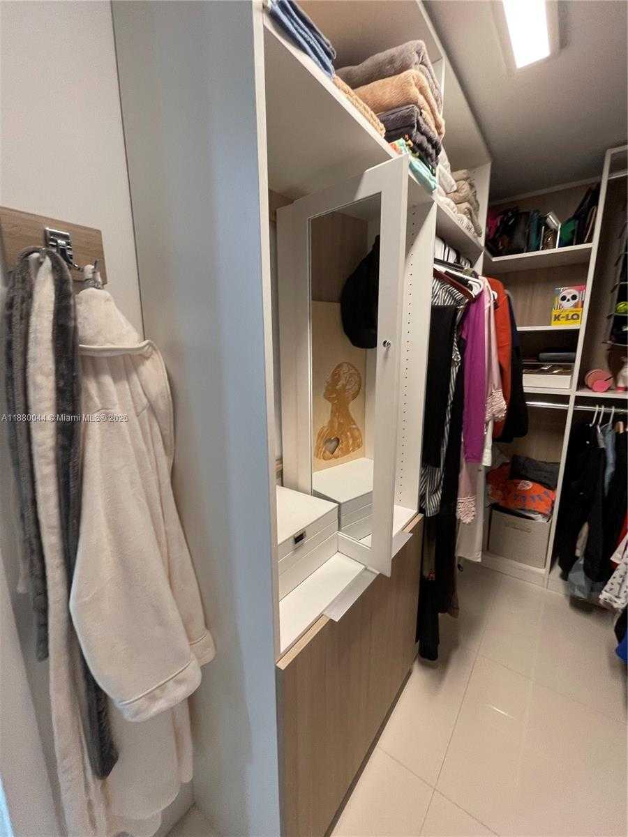 Small Image of 92 SOUTH WEST 3RD ST #1602, Miami Number 22