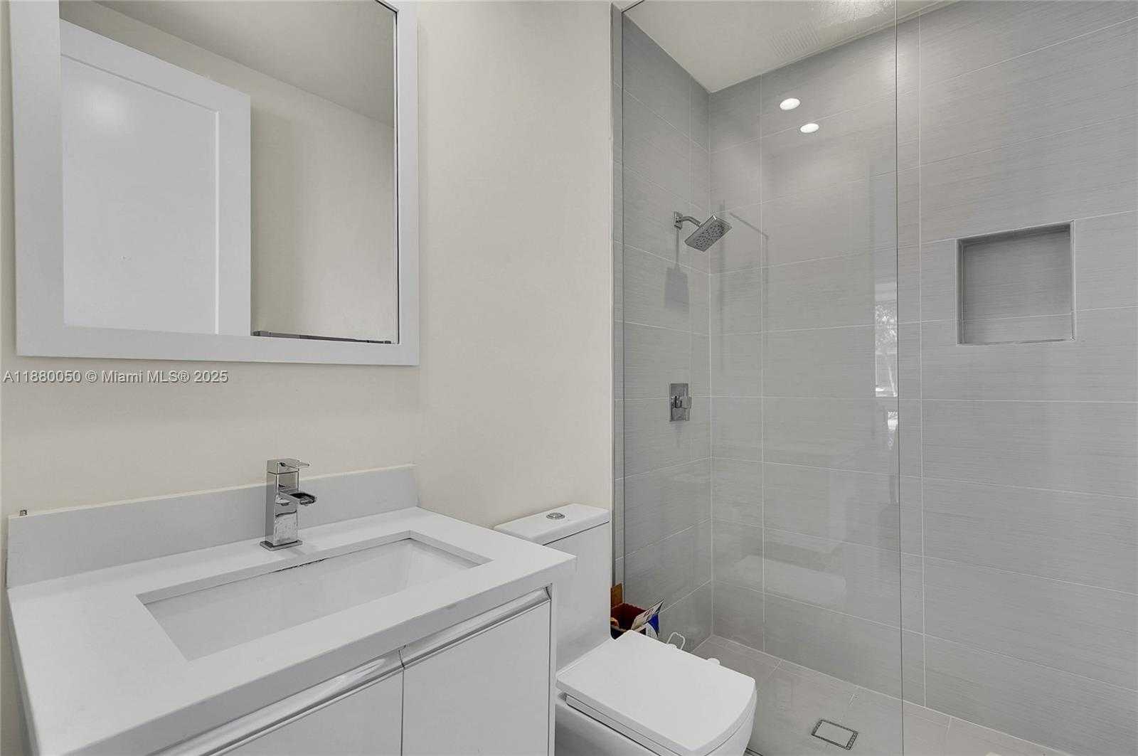 Small Image of 6640 NORTH WEST 105TH PL, Doral Number 16
