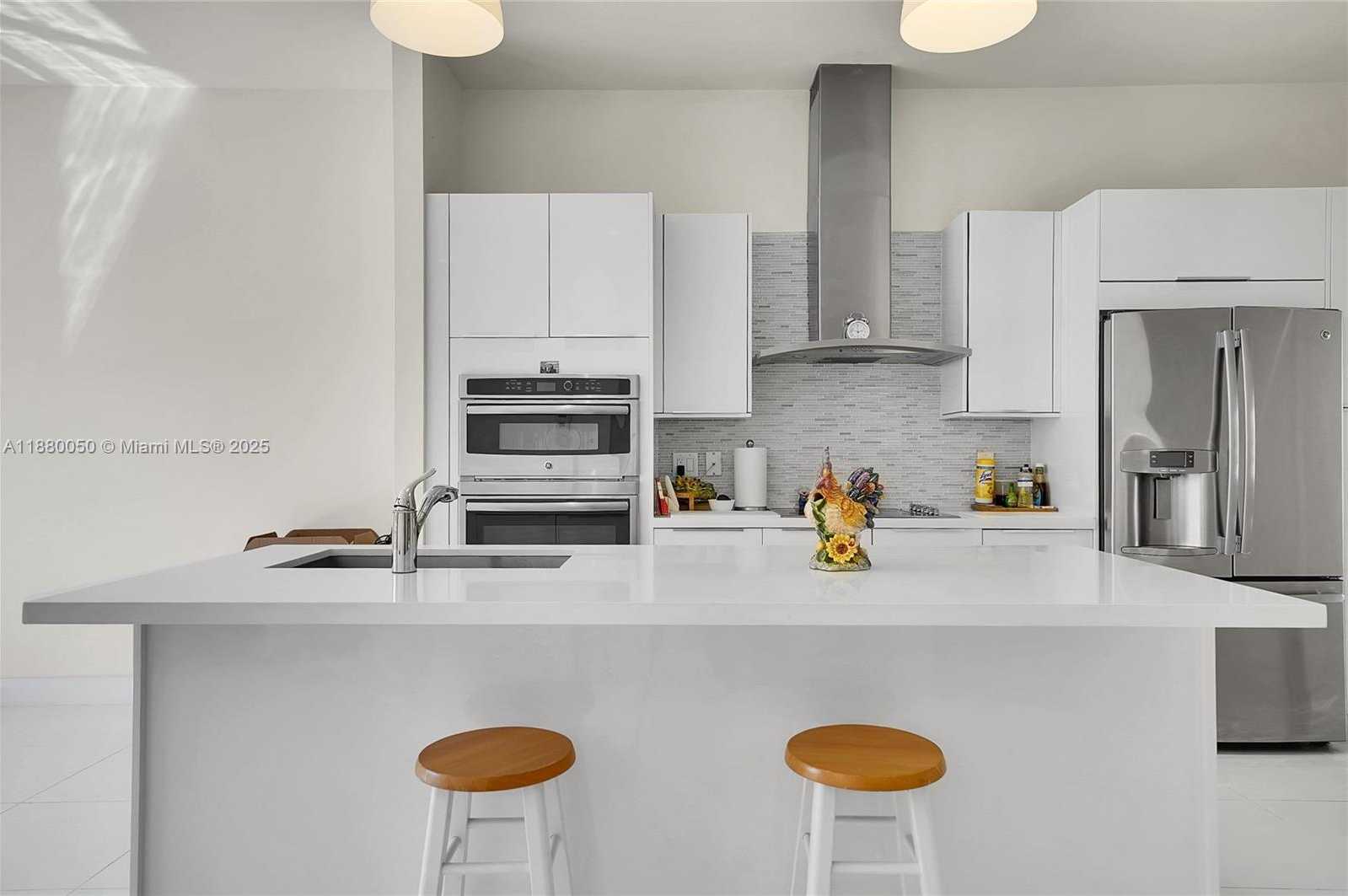Small Image of 6640 NORTH WEST 105TH PL, Doral Number 19