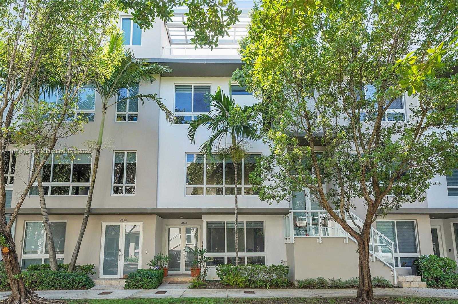 Small Image of 6640 NORTH WEST 105TH PL, Doral Number 2