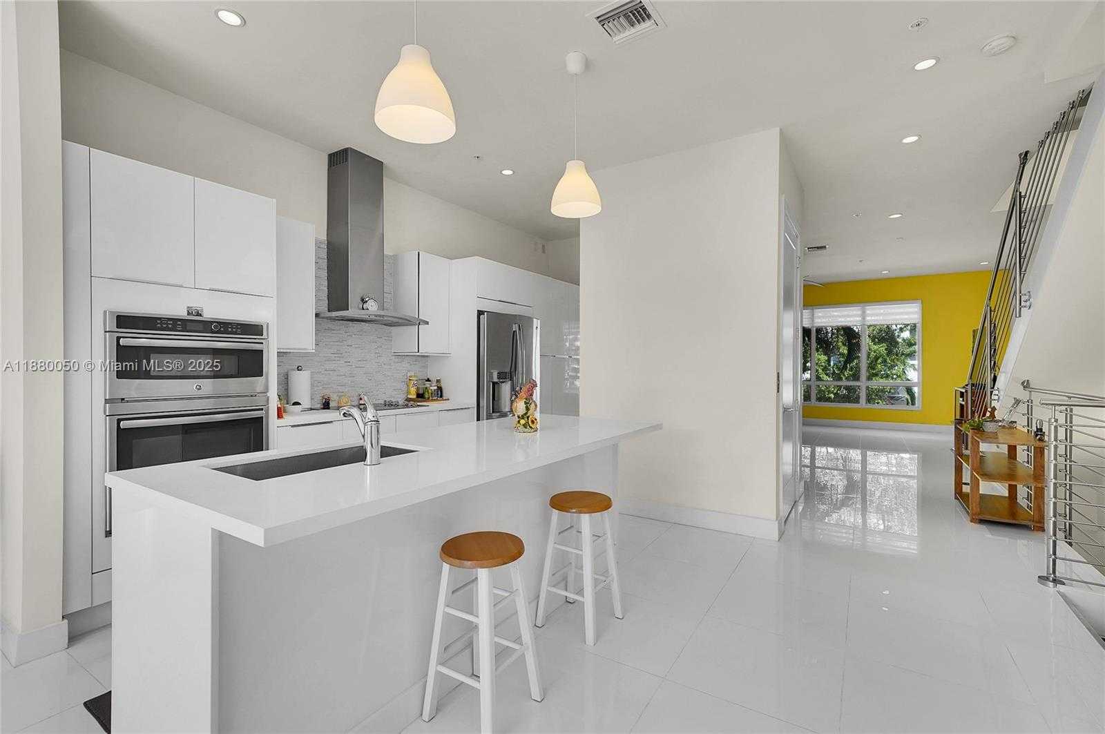 Small Image of 6640 NORTH WEST 105TH PL, Doral Number 20