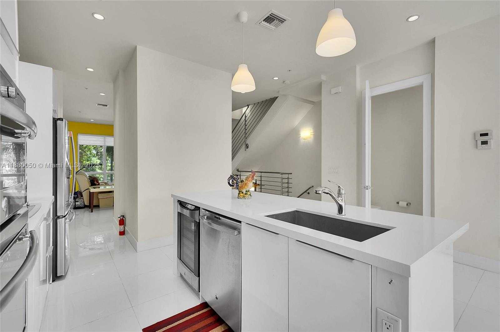 Small Image of 6640 NORTH WEST 105TH PL, Doral Number 22