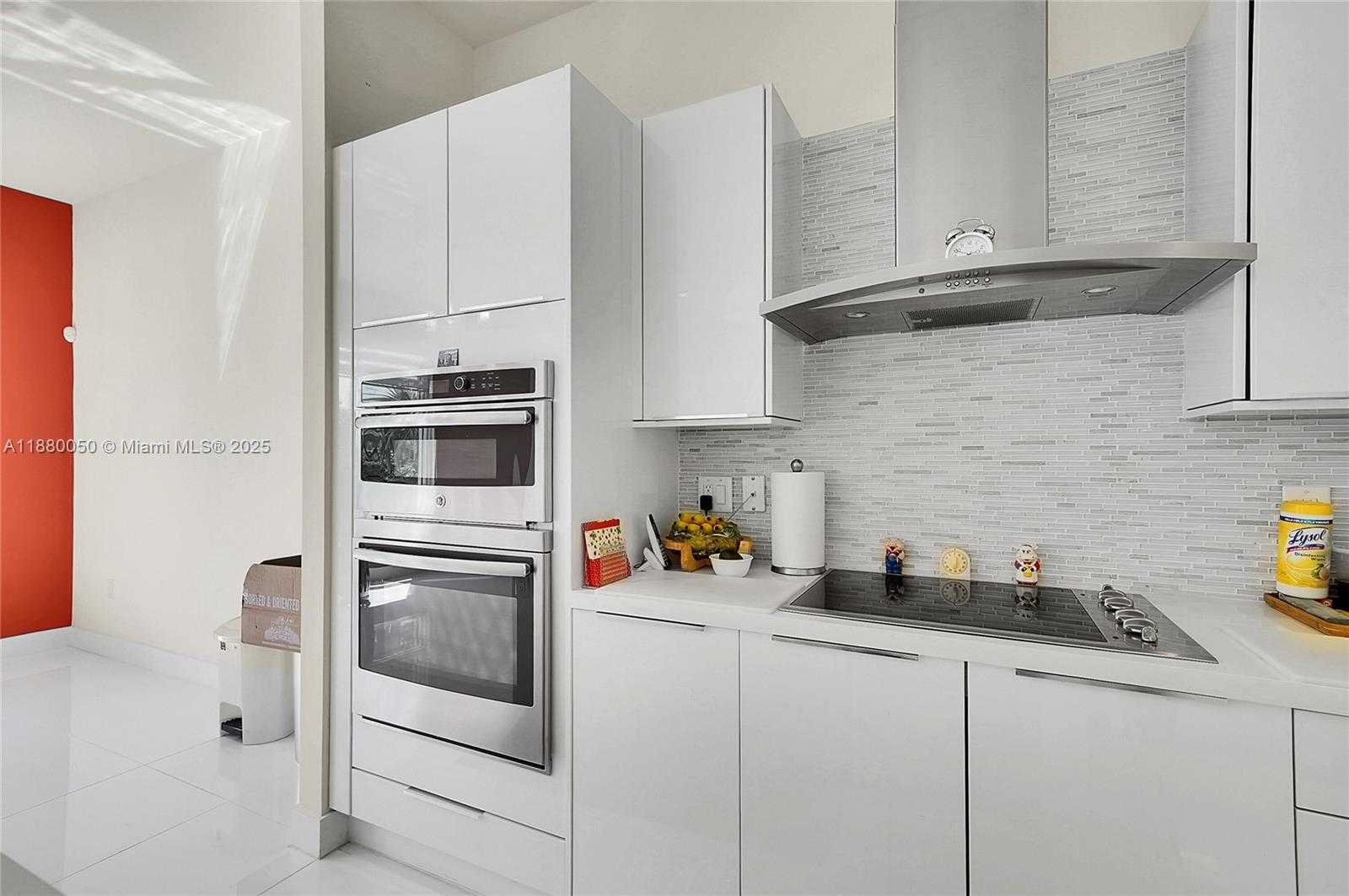 Small Image of 6640 NORTH WEST 105TH PL, Doral Number 23