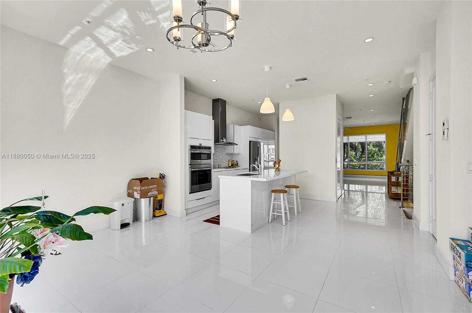 Small Image of 6640 NORTH WEST 105TH PL, Doral Number 26