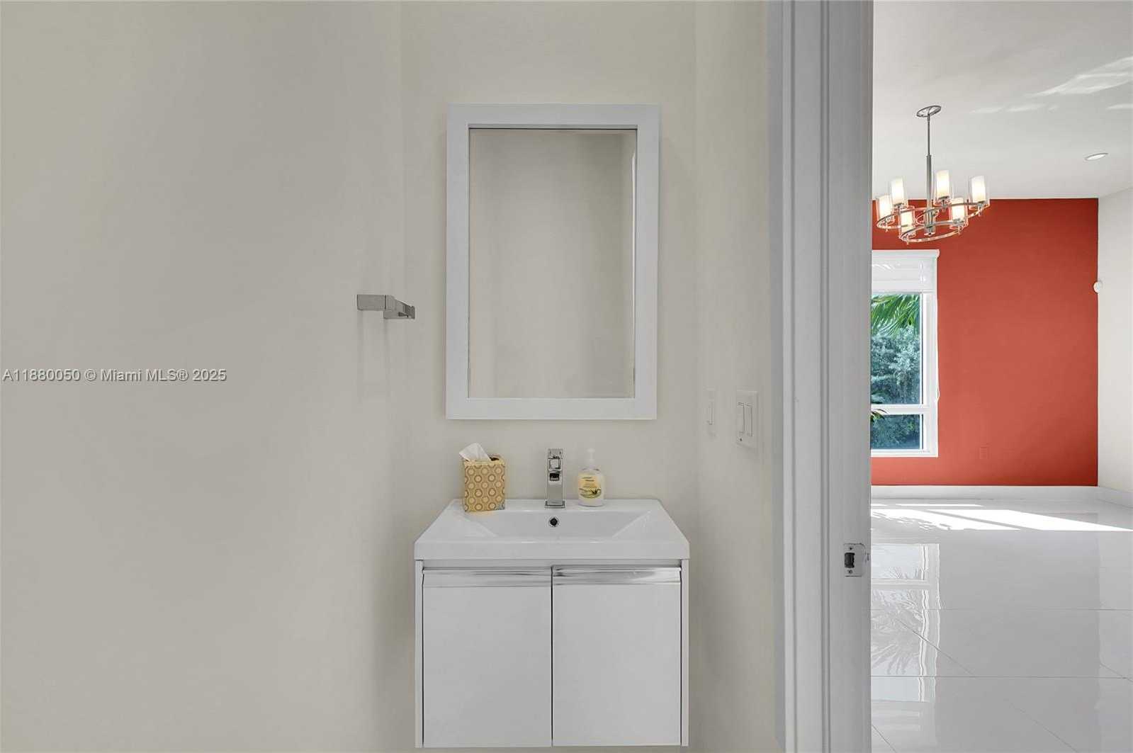 Small Image of 6640 NORTH WEST 105TH PL, Doral Number 27