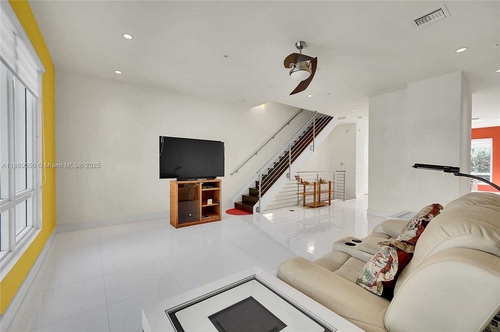 Small Image of 6640 NORTH WEST 105TH PL, Doral Number 33