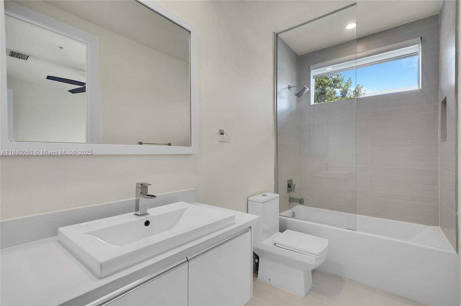 Small Image of 6640 NORTH WEST 105TH PL, Doral Number 41