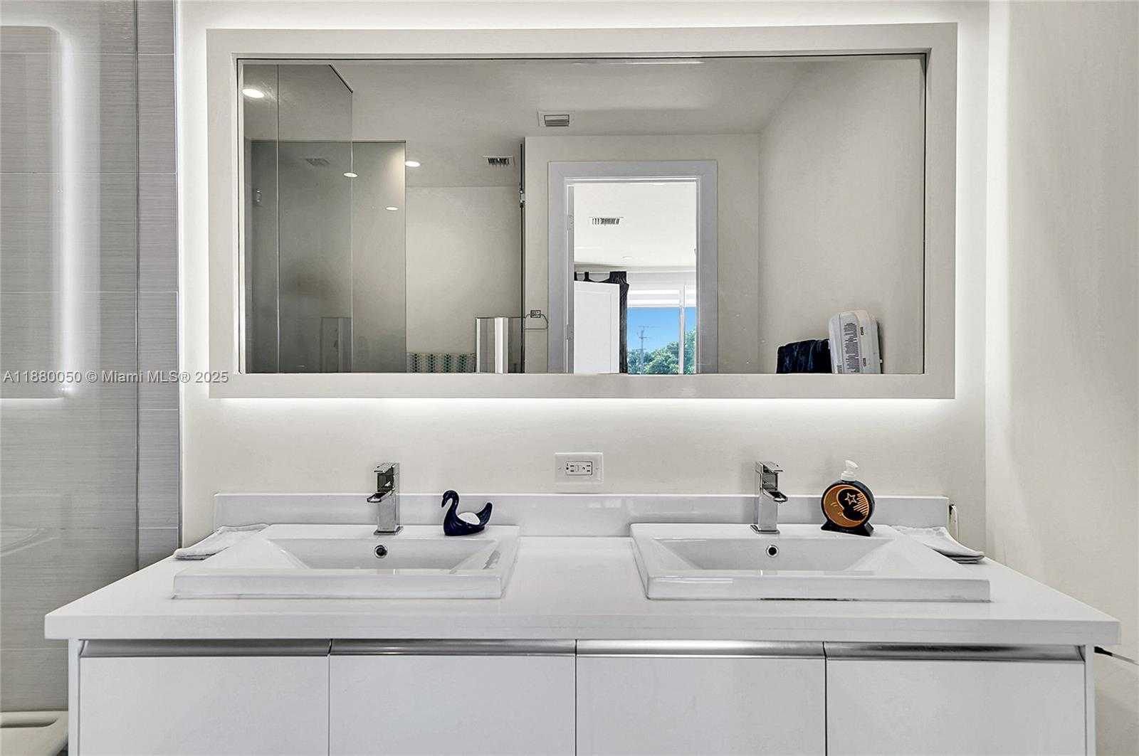 Small Image of 6640 NORTH WEST 105TH PL, Doral Number 52