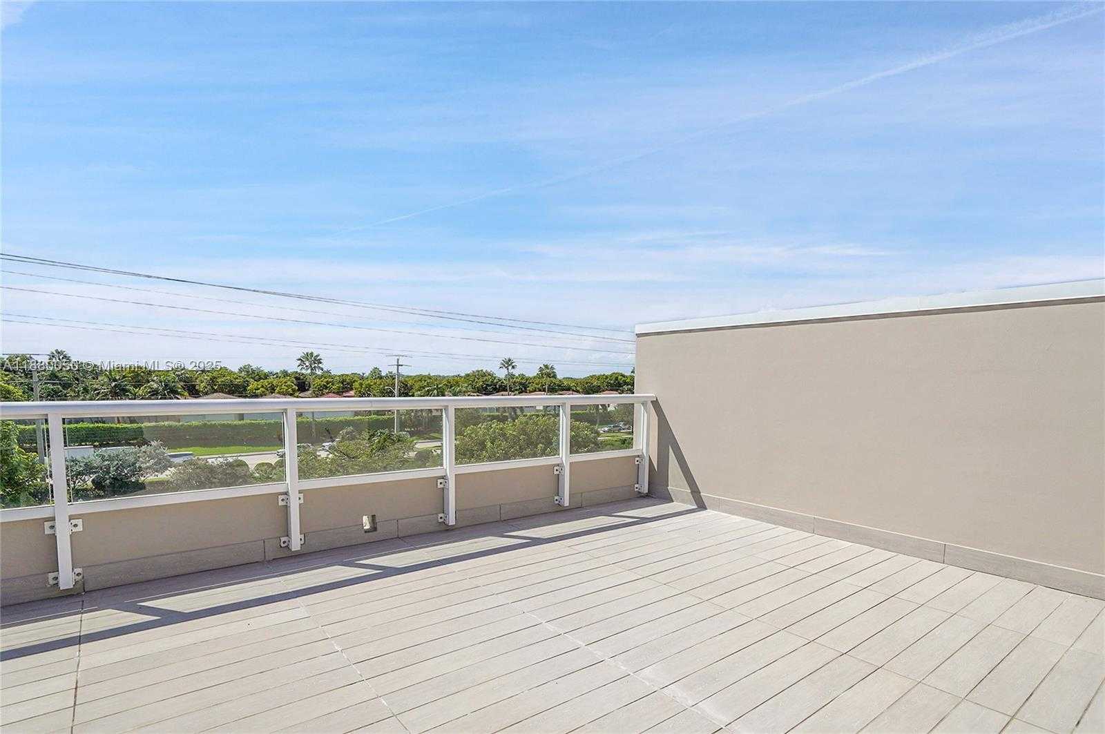 Small Image of 6640 NORTH WEST 105TH PL, Doral Number 63