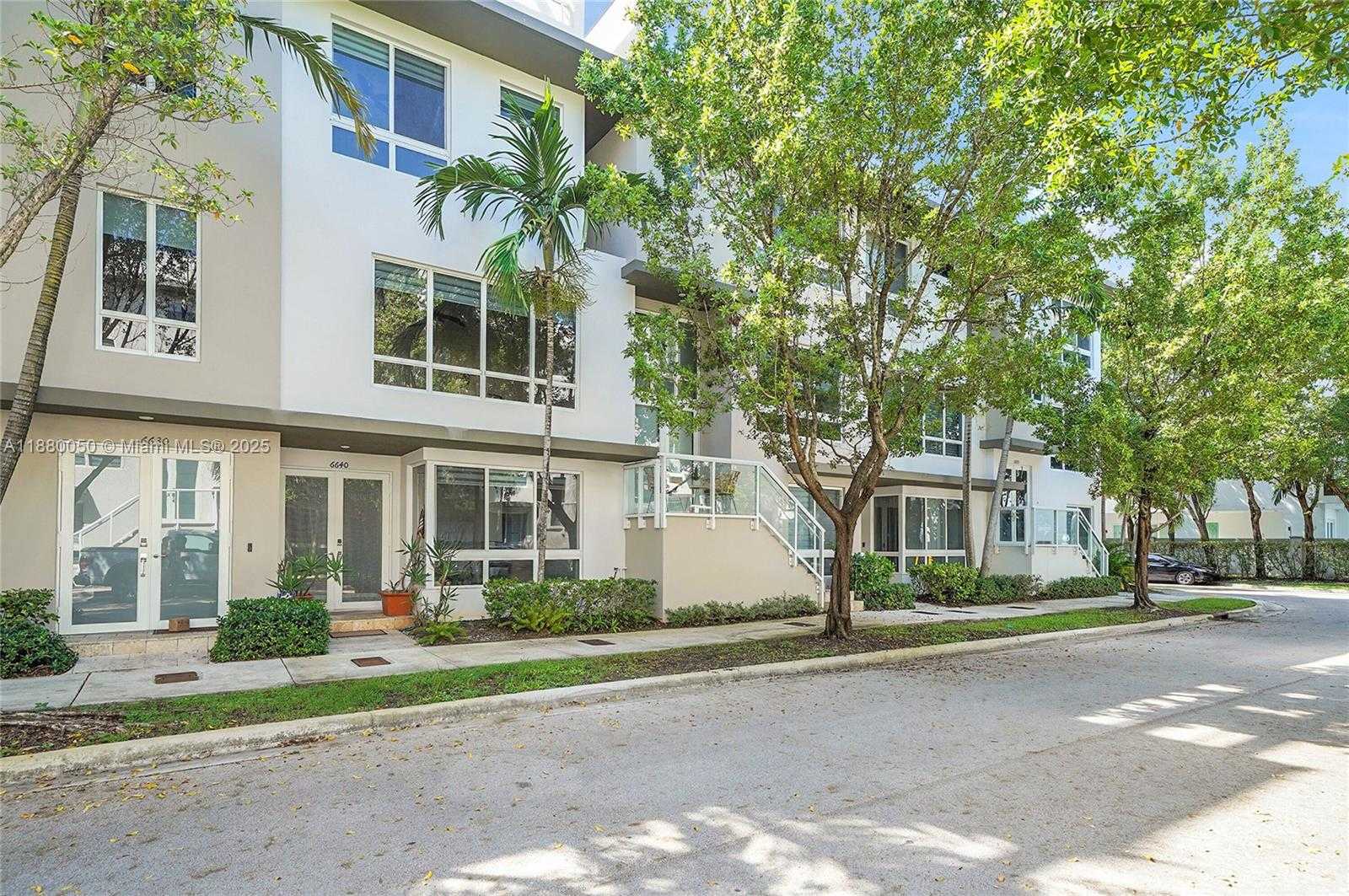 Small Image of 6640 NORTH WEST 105TH PL, Doral Number 7