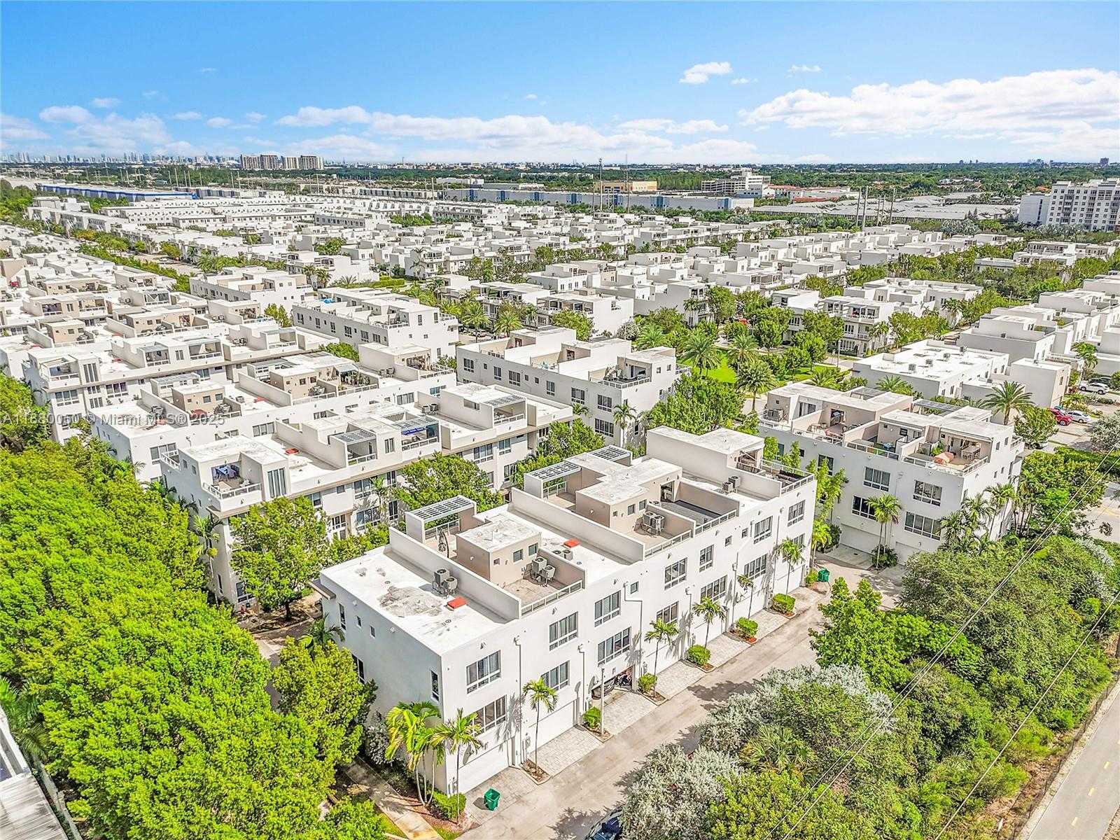 Small Image of 6640 NORTH WEST 105TH PL, Doral Number 70