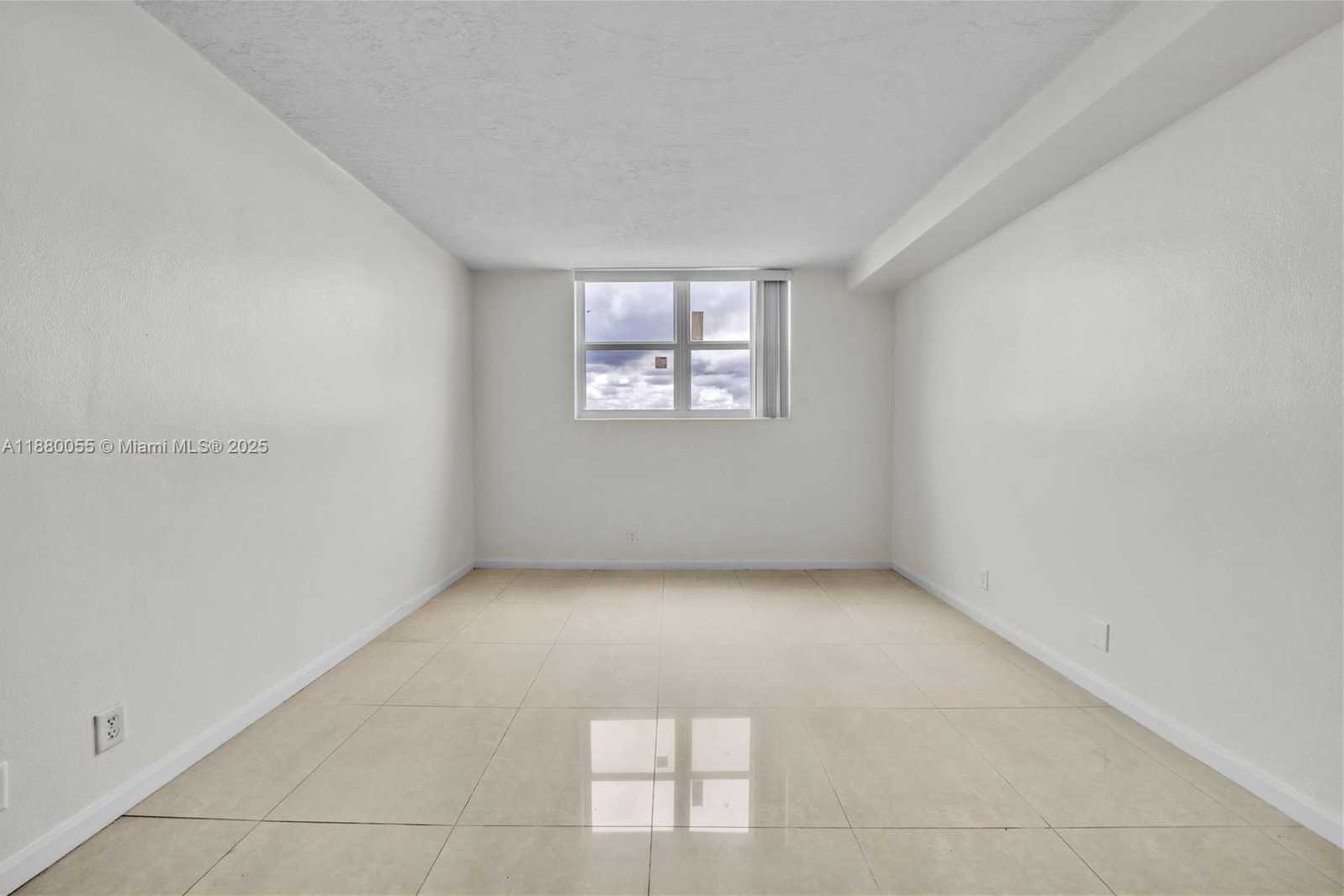 Small Image of 3000 SOUTH OCEAN DR #1208, Hollywood Number 10