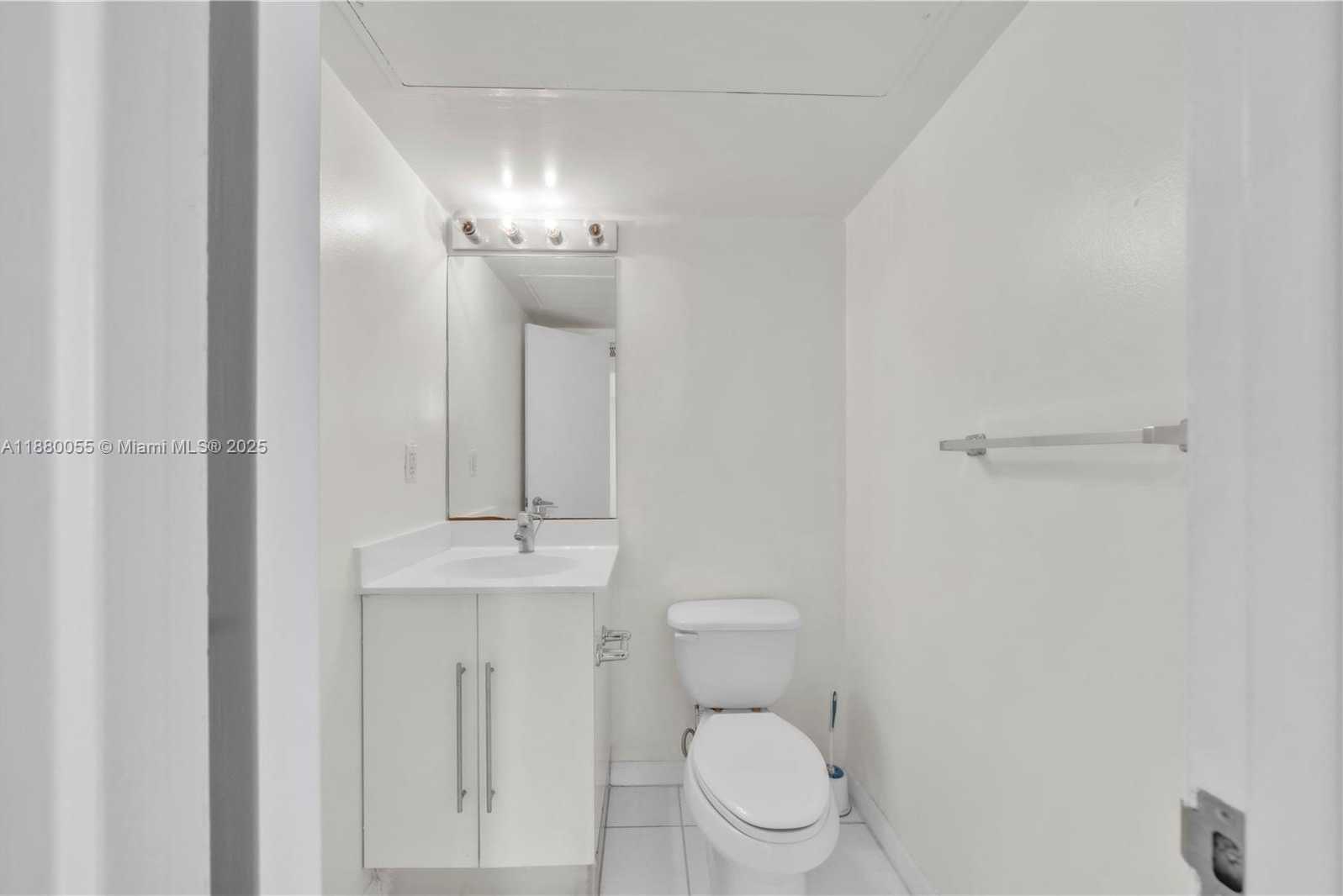 Small Image of 3000 SOUTH OCEAN DR #1208, Hollywood Number 9