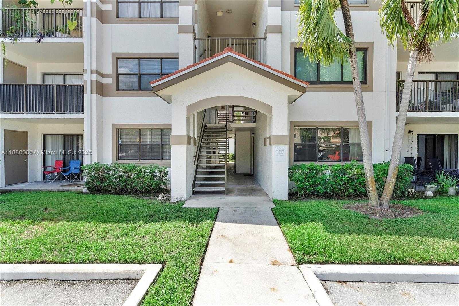 Small Image of 540 SOUTH PARK RD #19-9, Hollywood Number 2