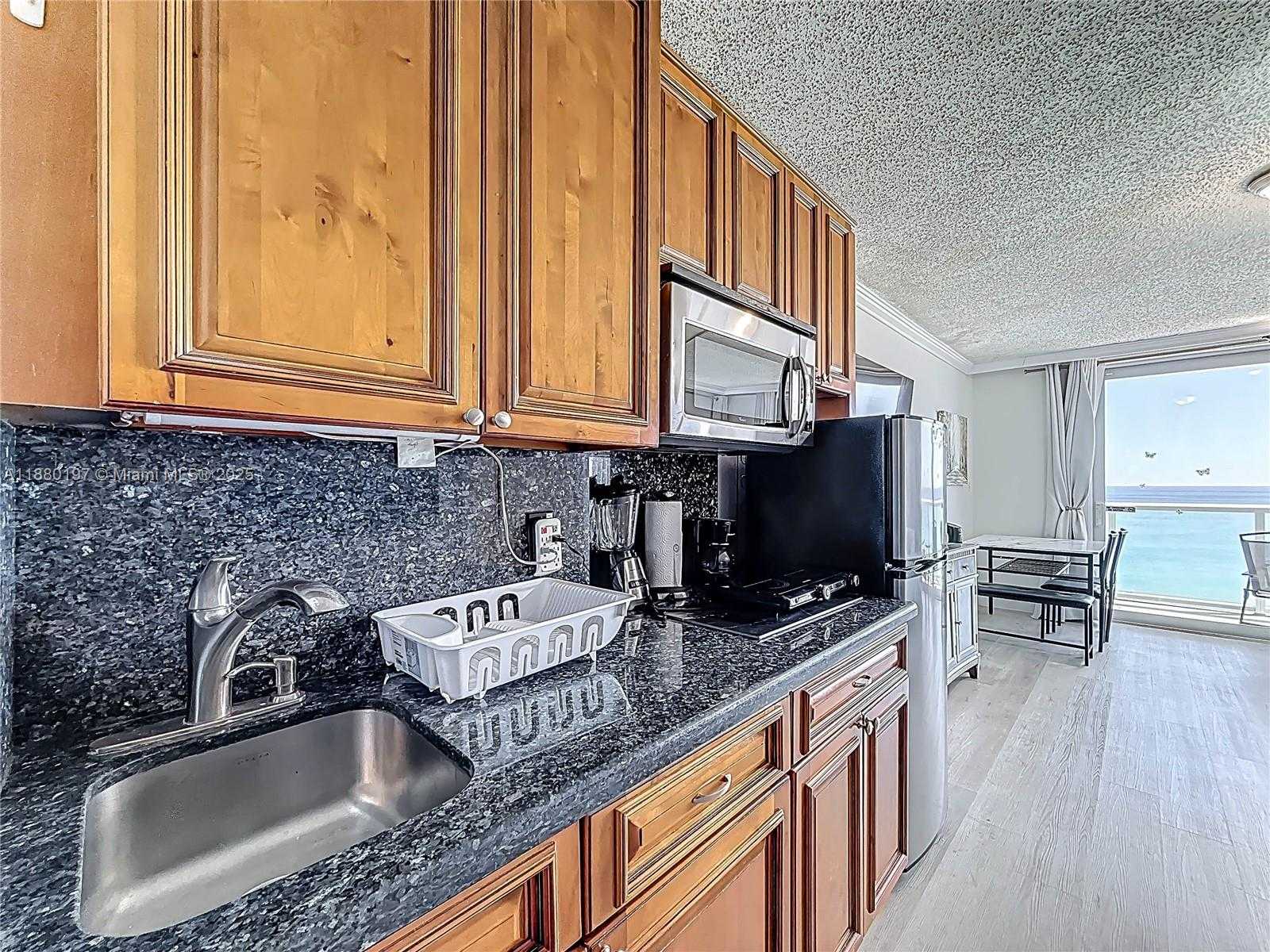 Small Image of 19201 COLLINS AVE #1010, Sunny Isles Beach Number 9