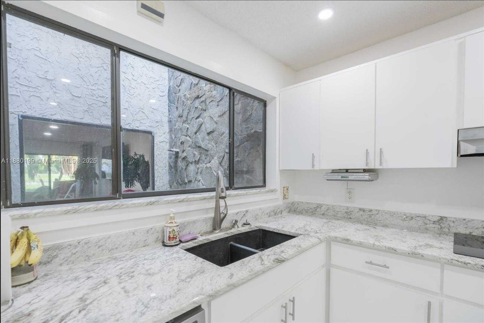 Small Image of 1800 EMBASSY DR #125, West Palm Beach Number 11