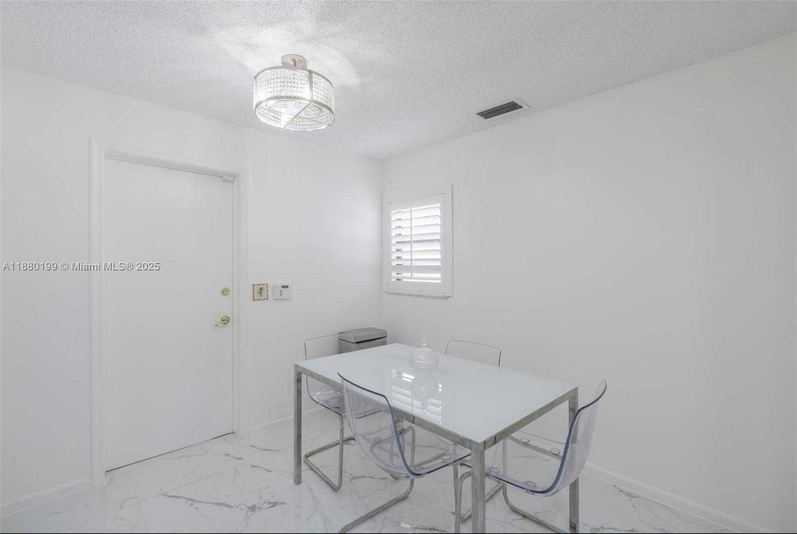 Small Image of 1800 EMBASSY DR #125, West Palm Beach Number 14