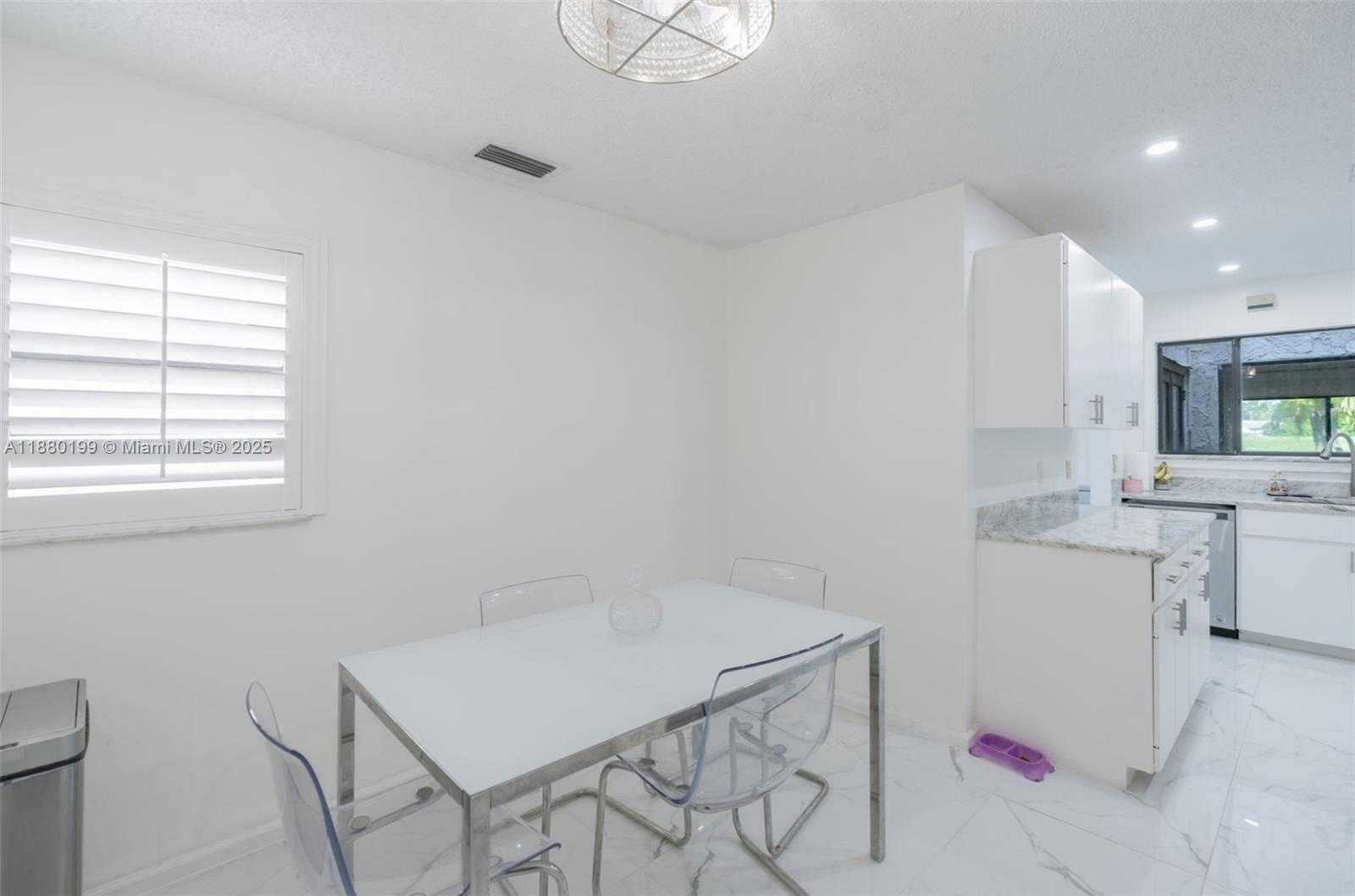 Small Image of 1800 EMBASSY DR #125, West Palm Beach Number 15