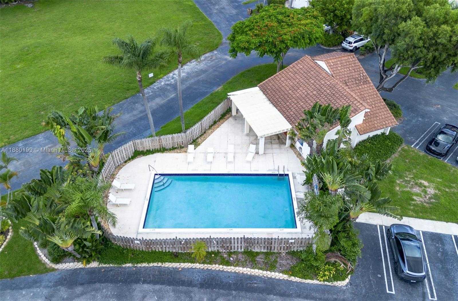 Small Image of 1800 EMBASSY DR #125, West Palm Beach Number 2